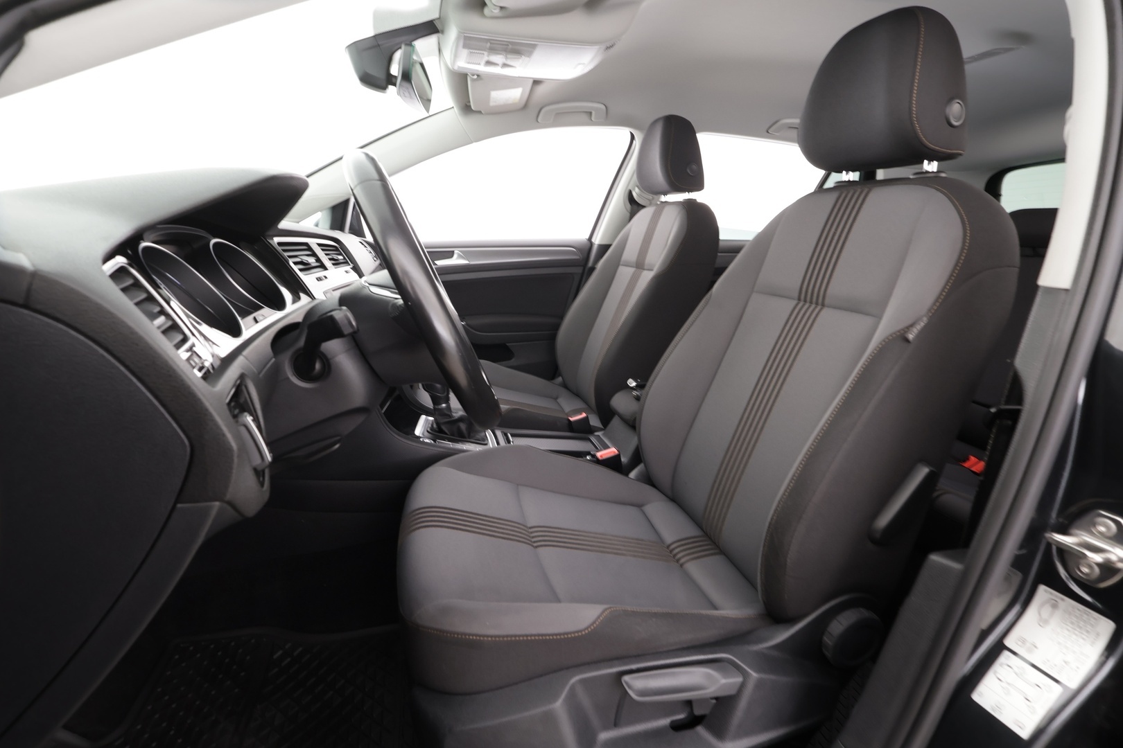 Volkswagen Golf 2017 Allstar 1,4 TSI 110 kW ACT DSG * ACC / P.kamera / Webasto / Adapt.Xenon / Navi / KeylessGo / Suomi-auto * - Kahdet renkaat aluvanteilla / Huippuvarusteet - HULLUT BLACKWEEK JATKOT - KORKOTARJOUS 2,49%