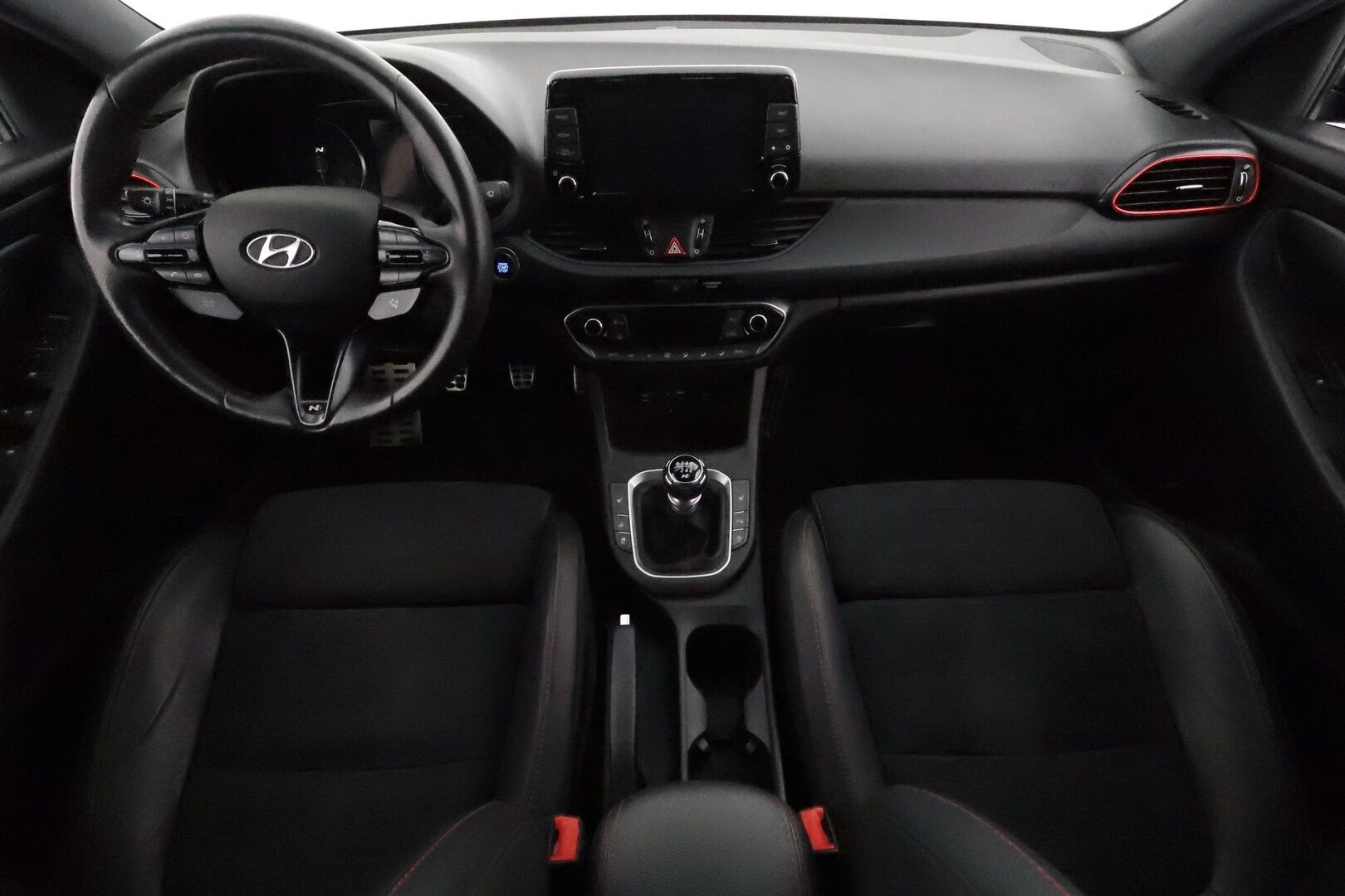 Hyundai I30 FASTBACK 2019 2,0 T-GDI 275 hv 6MT Performance Pack **LED-valot / P.kamera / Sisätilanlämmitin / Sporttipenkki Muistilla / Navi** - Suomi-auto / Kahdet Renkaat