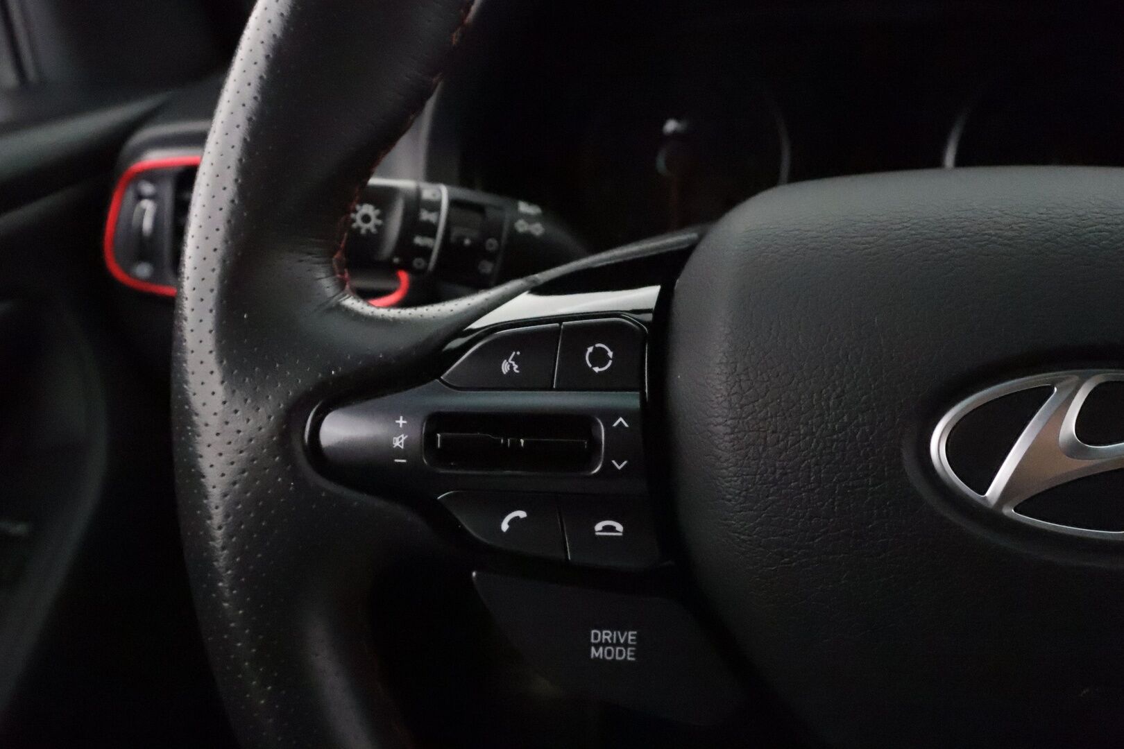 Hyundai I30 FASTBACK 2019 2,0 T-GDI 275 hv 6MT Performance Pack **LED-valot / P.kamera / Sisätilanlämmitin / Sporttipenkki Muistilla / Navi** - Suomi-auto / Kahdet Renkaat