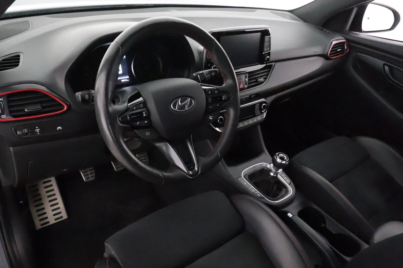 Hyundai I30 FASTBACK 2019 2,0 T-GDI 275 hv 6MT Performance Pack **LED-valot / P.kamera / Sisätilanlämmitin / Sporttipenkki Muistilla / Navi** - Suomi-auto / Kahdet Renkaat