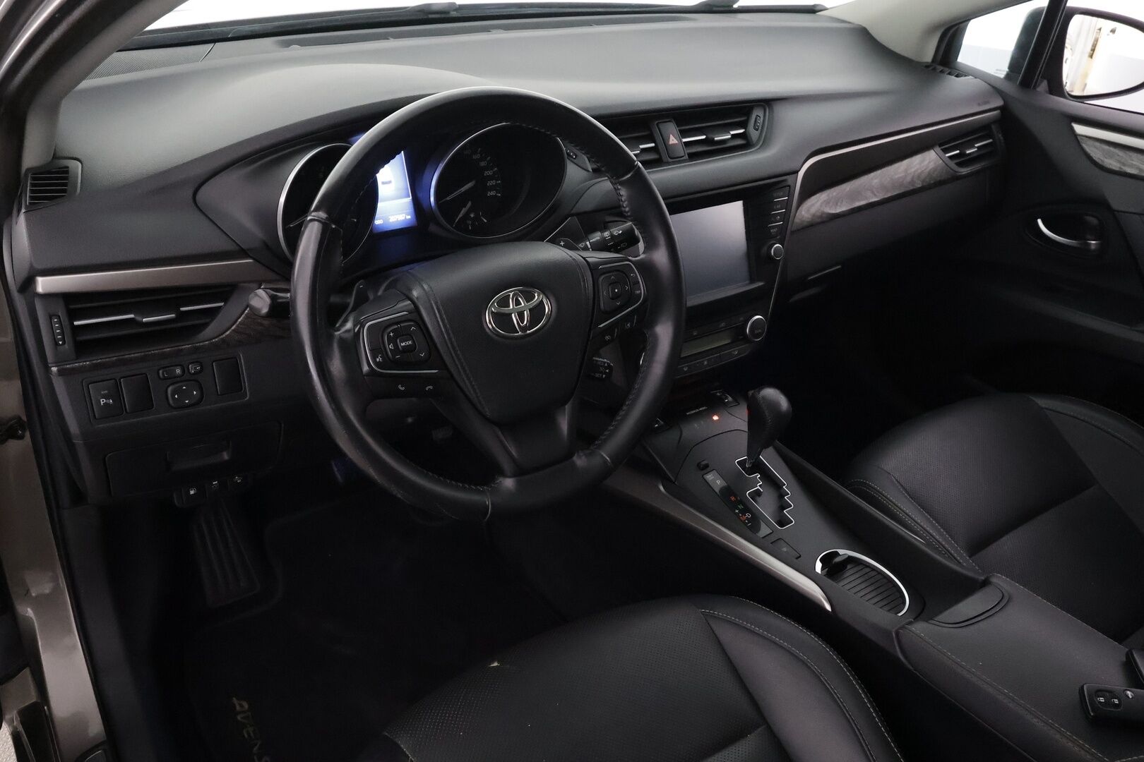 Toyota Avensis 2017 Touring Sports 1,8 Valvematic Premium Business Multidrive S - | Muistipenkki | Sähkönahat | Lasikatto | P.kamera | AFS-LED | Keyless | Lohko + sisälämmitin | Navi | Kaistavahti | 2x renkaat aluin | Hyvä huoltokirja | 