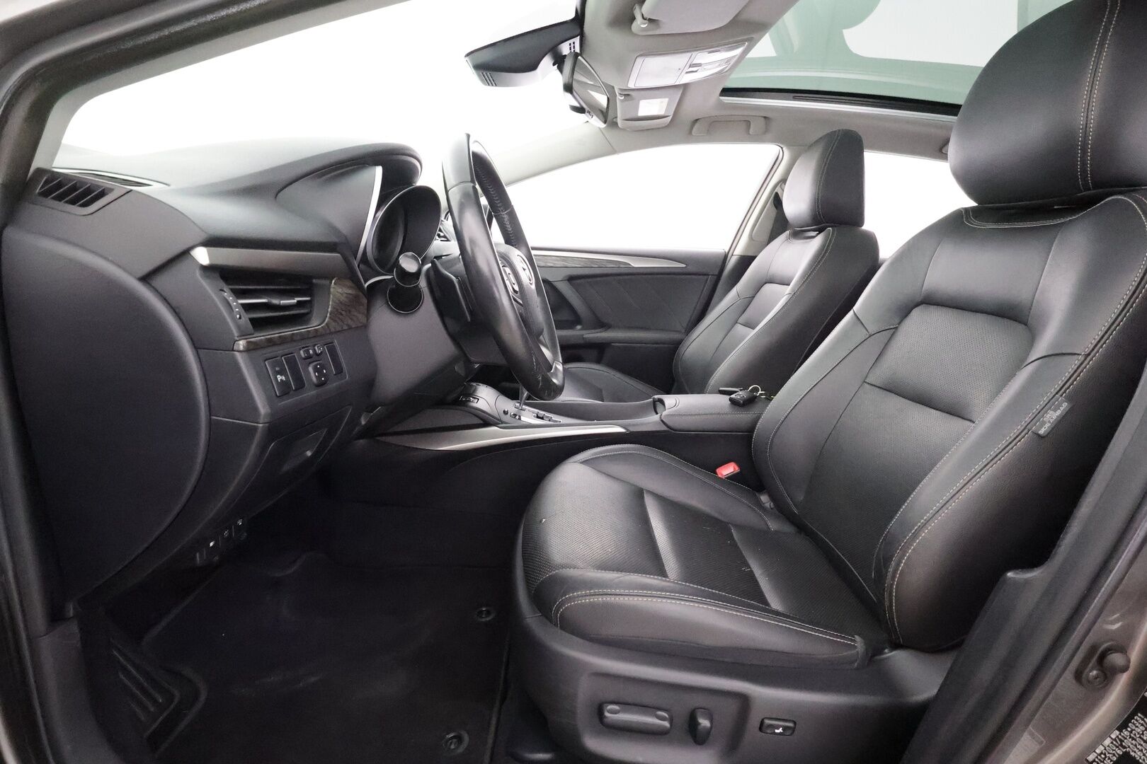 Toyota Avensis 2017 Touring Sports 1,8 Valvematic Premium Business Multidrive S - | Muistipenkki | Sähkönahat | Lasikatto | P.kamera | AFS-LED | Keyless | Lohko + sisälämmitin | Navi | Kaistavahti | 2x renkaat aluin | Hyvä huoltokirja | 