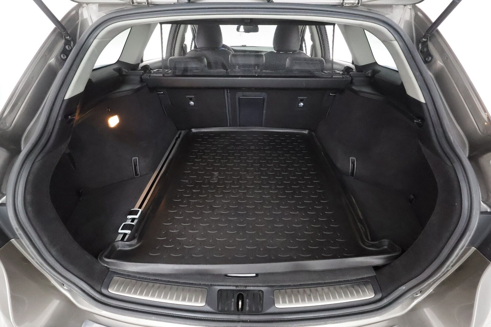 Toyota Avensis 2017 Touring Sports 1,8 Valvematic Premium Business Multidrive S - | Muistipenkki | Sähkönahat | Lasikatto | P.kamera | AFS-LED | Keyless | Lohko + sisälämmitin | Navi | Kaistavahti | 2x renkaat aluin | Hyvä huoltokirja | 