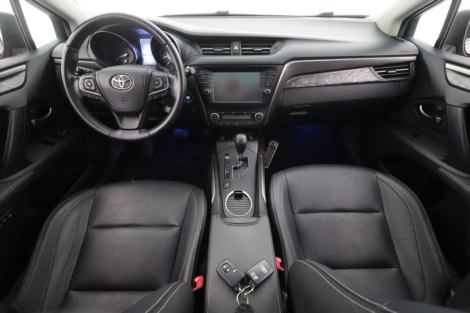 Toyota Avensis 2017 Touring Sports 1,8 Valvematic Premium Business Multidrive S - | Muistipenkki | Sähkönahat | Lasikatto | P.kamera | AFS-LED | Keyless | Lohko + sisälämmitin | Navi | Kaistavahti | 2x renkaat aluin | Hyvä huoltokirja | 