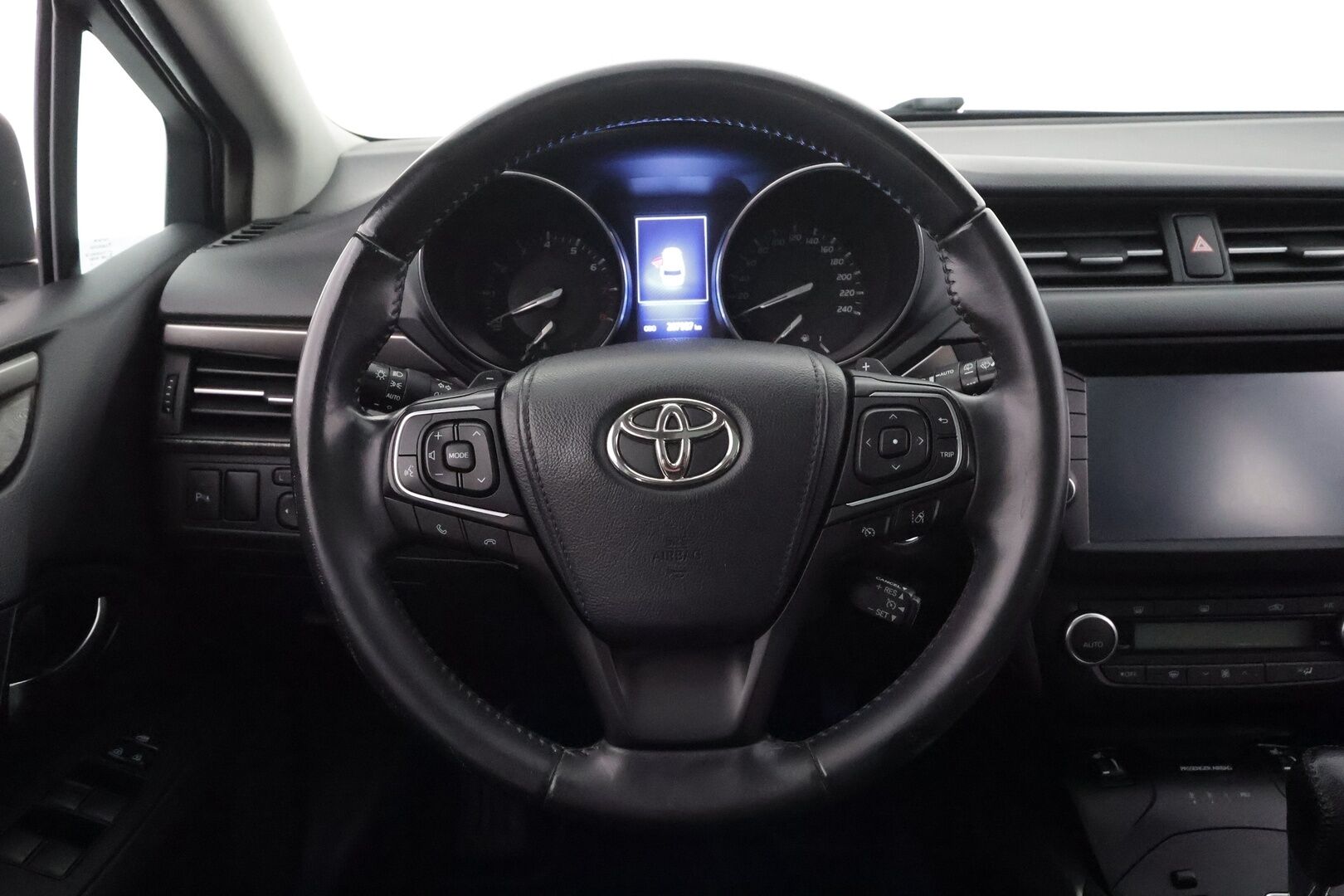 Toyota Avensis 2017 Touring Sports 1,8 Valvematic Premium Business Multidrive S - | Muistipenkki | Sähkönahat | Lasikatto | P.kamera | AFS-LED | Keyless | Lohko + sisälämmitin | Navi | Kaistavahti | 2x renkaat aluin | Hyvä huoltokirja | 
