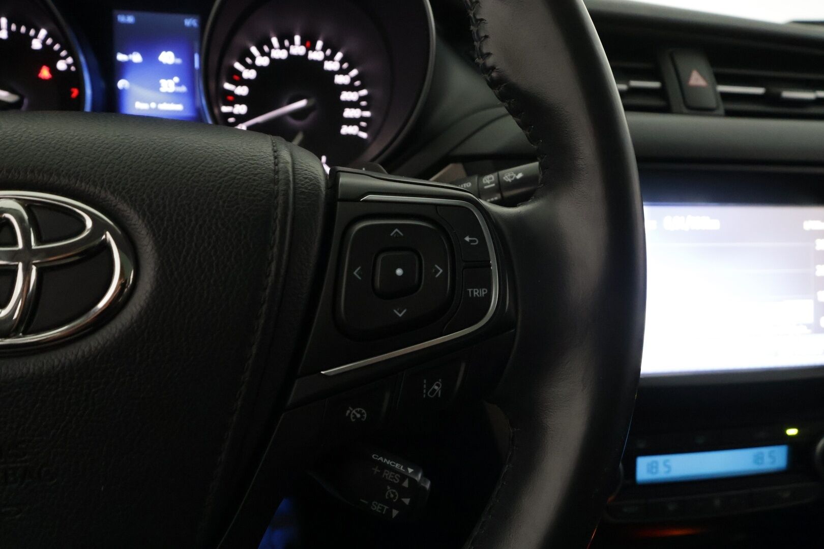 Toyota Avensis 2017 Touring Sports 1,8 Valvematic Premium Business Multidrive S - | Muistipenkki | Sähkönahat | Lasikatto | P.kamera | AFS-LED | Keyless | Lohko + sisälämmitin | Navi | Kaistavahti | 2x renkaat aluin | Hyvä huoltokirja | 