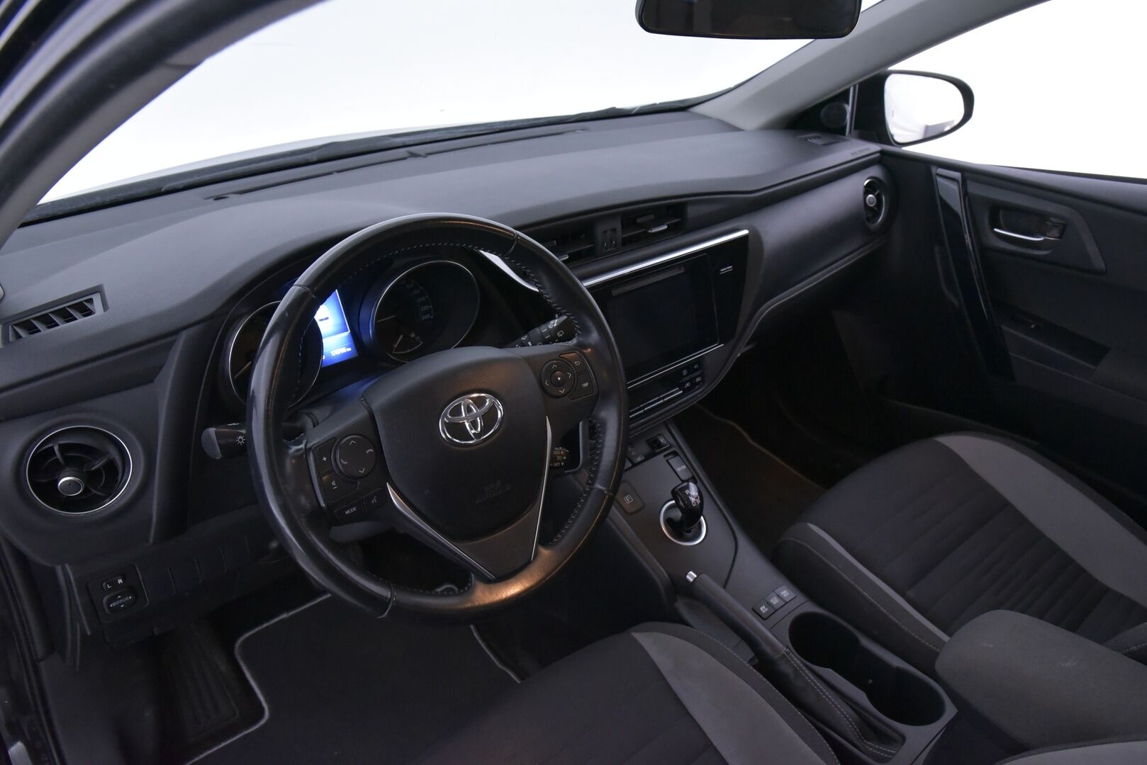 Toyota Auris 2016 1,8 Hybrid Active - | P-Kamera | Navi | Kahdet renkaat alumiinivanteilla | Lohko & Sisäpistoke |