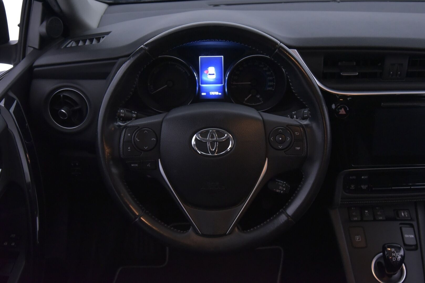 Toyota Auris 2016 1,8 Hybrid Active - | P-Kamera | Navi | Kahdet renkaat alumiinivanteilla | Lohko & Sisäpistoke |