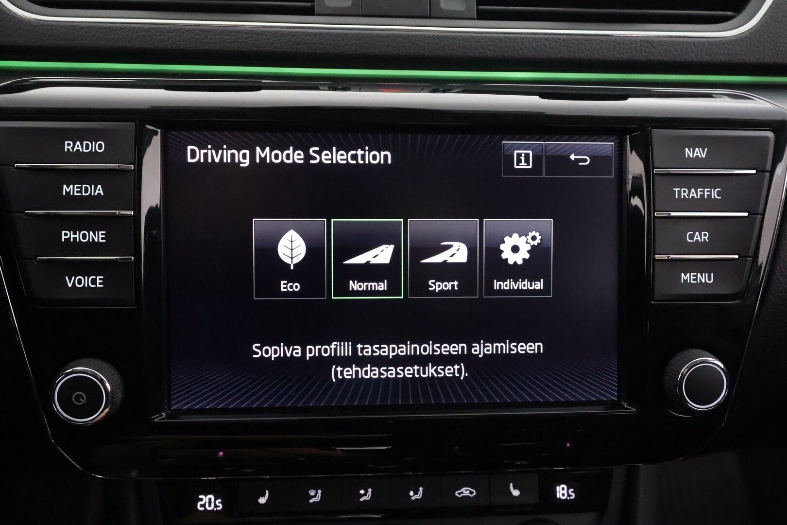 Skoda Superb 2016 Combi 1,4 TSI ACT Style DSG Autom. - | ACC | Webasto | Koukku | LED | Canton | Muistipenkki | Puolinahat | P.Kamera | Navi | Suomi-auto | Kahdet Renkaat | Merkkihuollettu |