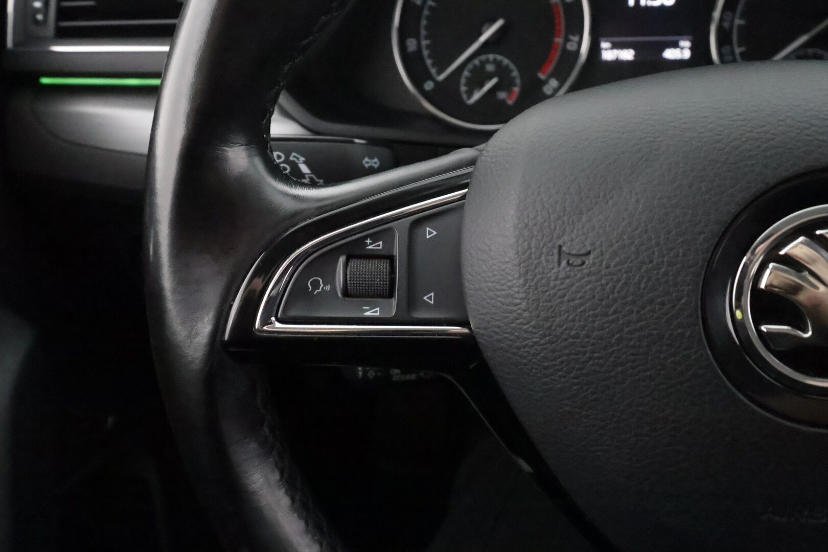 Skoda Superb 2016 Combi 1,4 TSI ACT Style DSG Autom. - | ACC | Webasto | Koukku | LED | Canton | Muistipenkki | Puolinahat | P.Kamera | Navi | Suomi-auto | Kahdet Renkaat | Merkkihuollettu |