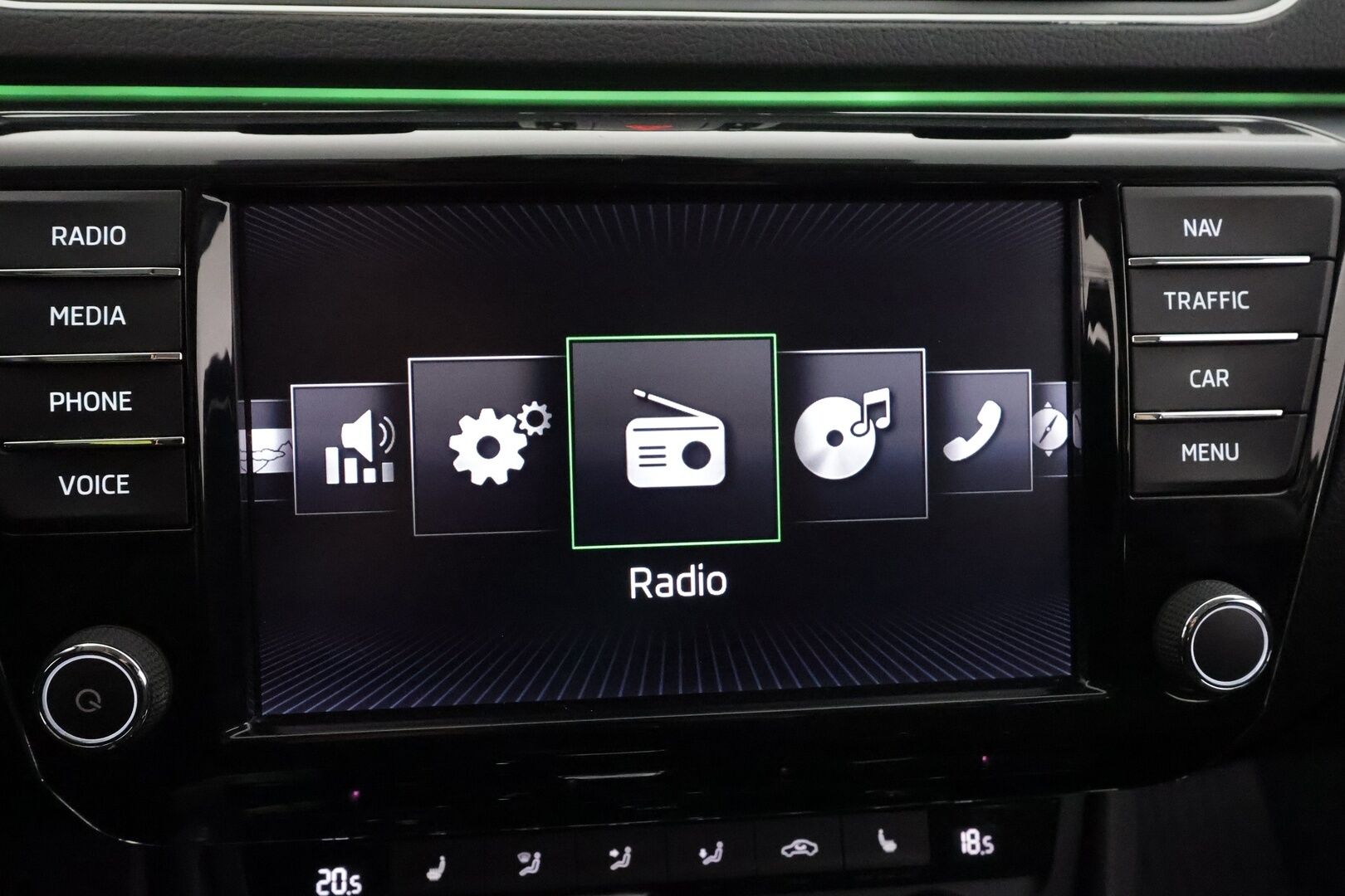 Skoda Superb 2016 Combi 1,4 TSI ACT Style DSG Autom. - | ACC | Webasto | Koukku | LED | Canton | Muistipenkki | Puolinahat | P.Kamera | Navi | Suomi-auto | Kahdet Renkaat | Merkkihuollettu |