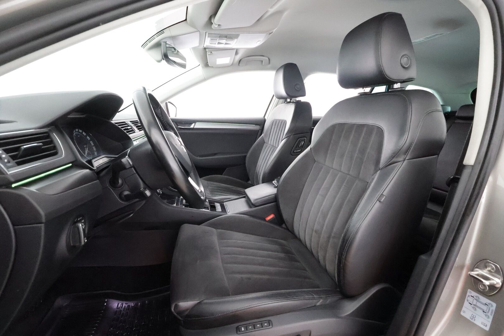 Skoda Superb 2016 Combi 1,4 TSI ACT Style DSG Autom. - | ACC | Webasto | Koukku | LED | Canton | Muistipenkki | Puolinahat | P.Kamera | Navi | Suomi-auto | Kahdet Renkaat | Merkkihuollettu |