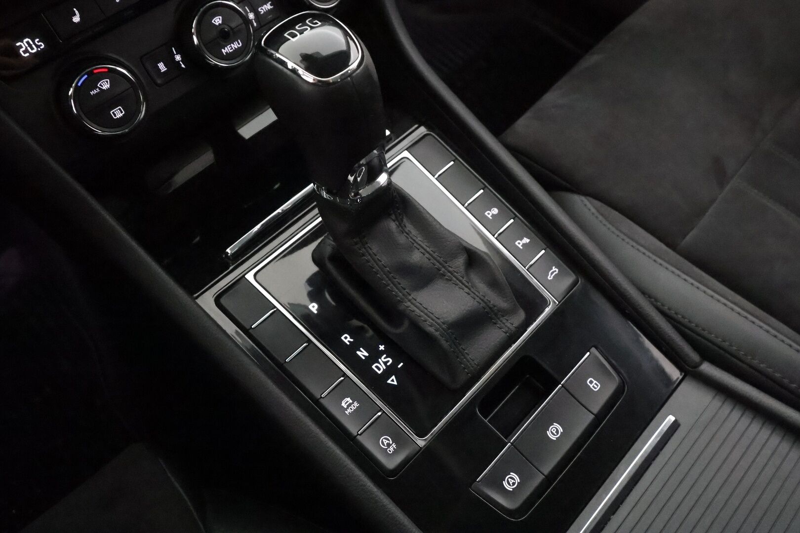 Skoda Superb 2016 Combi 1,4 TSI ACT Style DSG Autom. - | ACC | Webasto | Koukku | LED | Canton | Muistipenkki | Puolinahat | P.Kamera | Navi | Suomi-auto | Kahdet Renkaat | Merkkihuollettu |