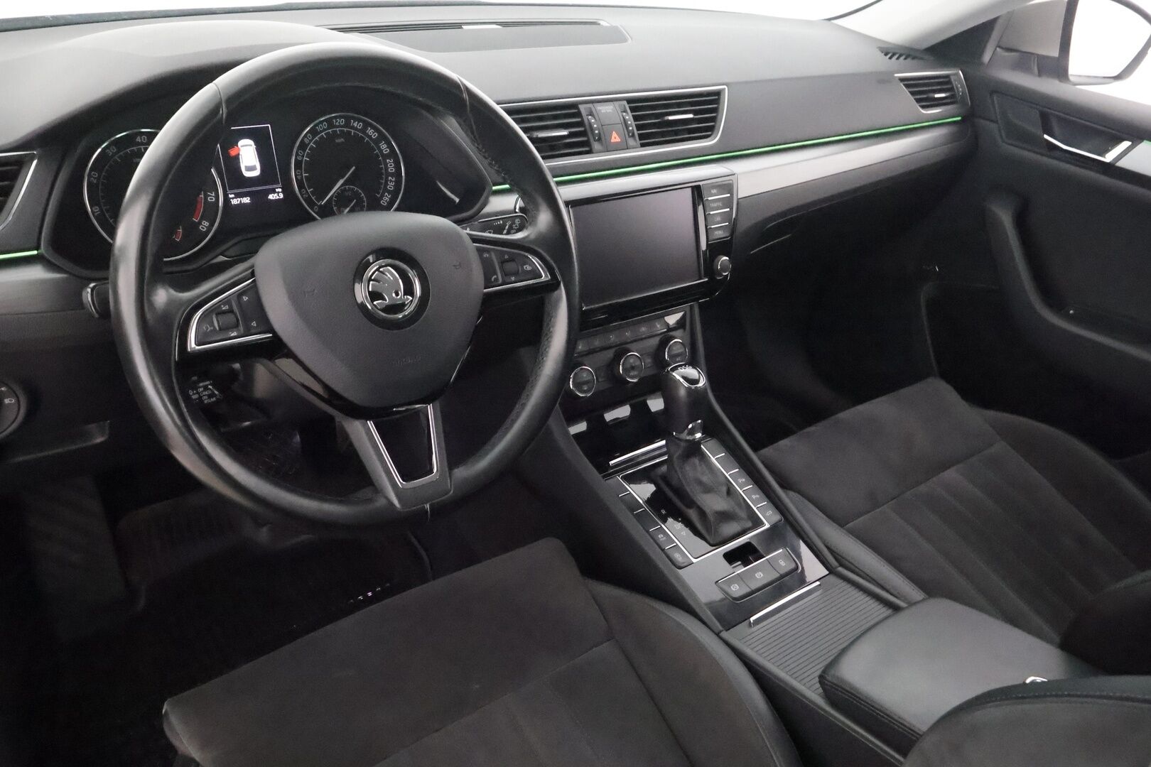 Skoda Superb 2016 Combi 1,4 TSI ACT Style DSG Autom. - | ACC | Webasto | Koukku | LED | Canton | Muistipenkki | Puolinahat | P.Kamera | Navi | Suomi-auto | Kahdet Renkaat | Merkkihuollettu |