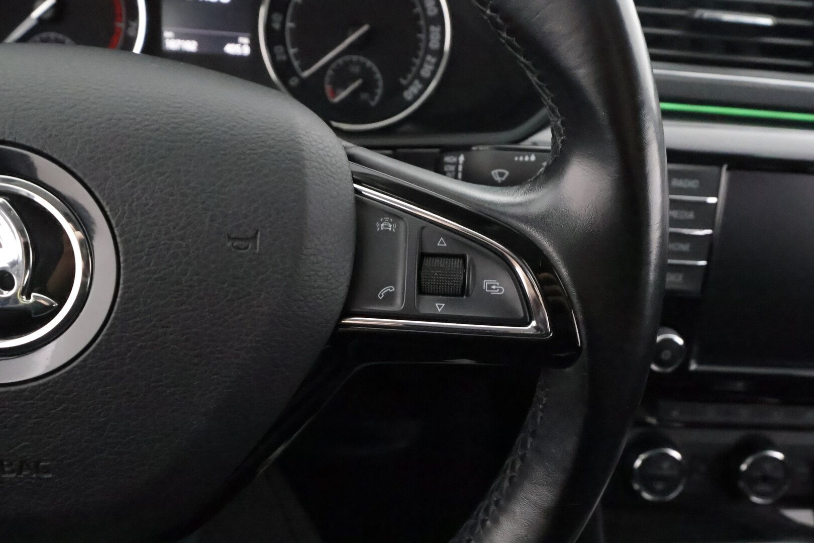 Skoda Superb 2016 Combi 1,4 TSI ACT Style DSG Autom. - | ACC | Webasto | Koukku | LED | Canton | Muistipenkki | Puolinahat | P.Kamera | Navi | Suomi-auto | Kahdet Renkaat | Merkkihuollettu |