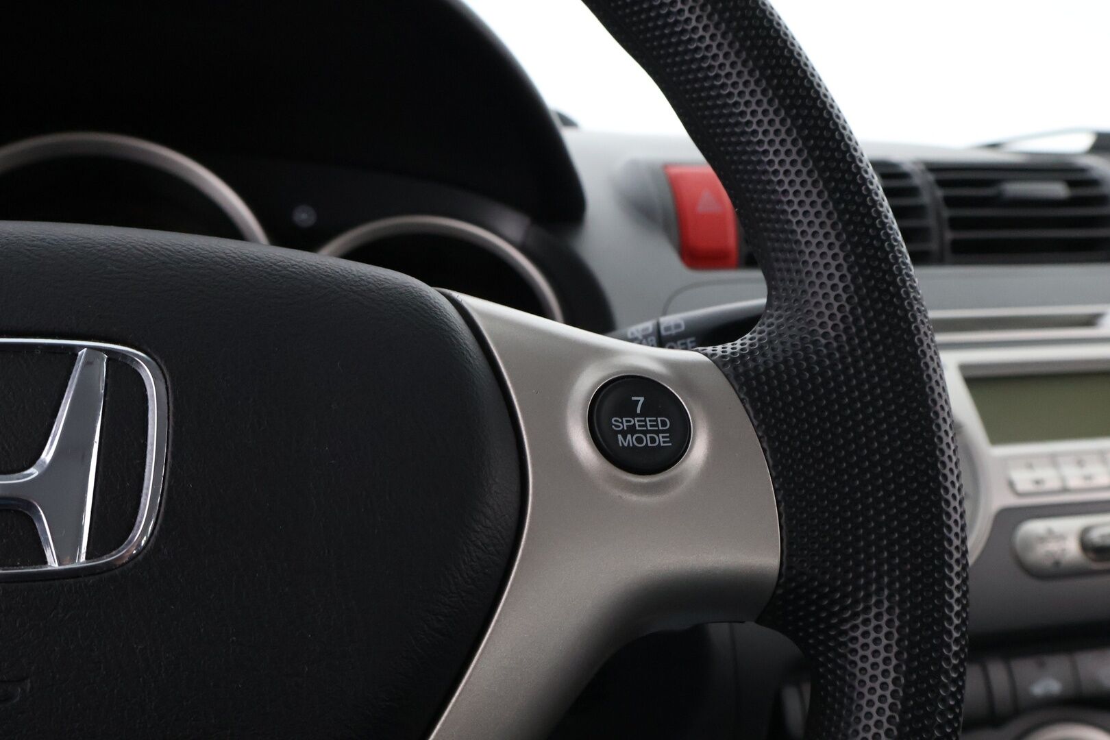 Honda Jazz 2008 5D 1,4i LS CVT AT * Suomiauto / Lohko & Sisäpistoke / Ilmastointi / 2x Fiksut renkaat! - Juuri tullut Tampereelle! - HULLUT JOULUT KORKOTARJOUS 2,49% 