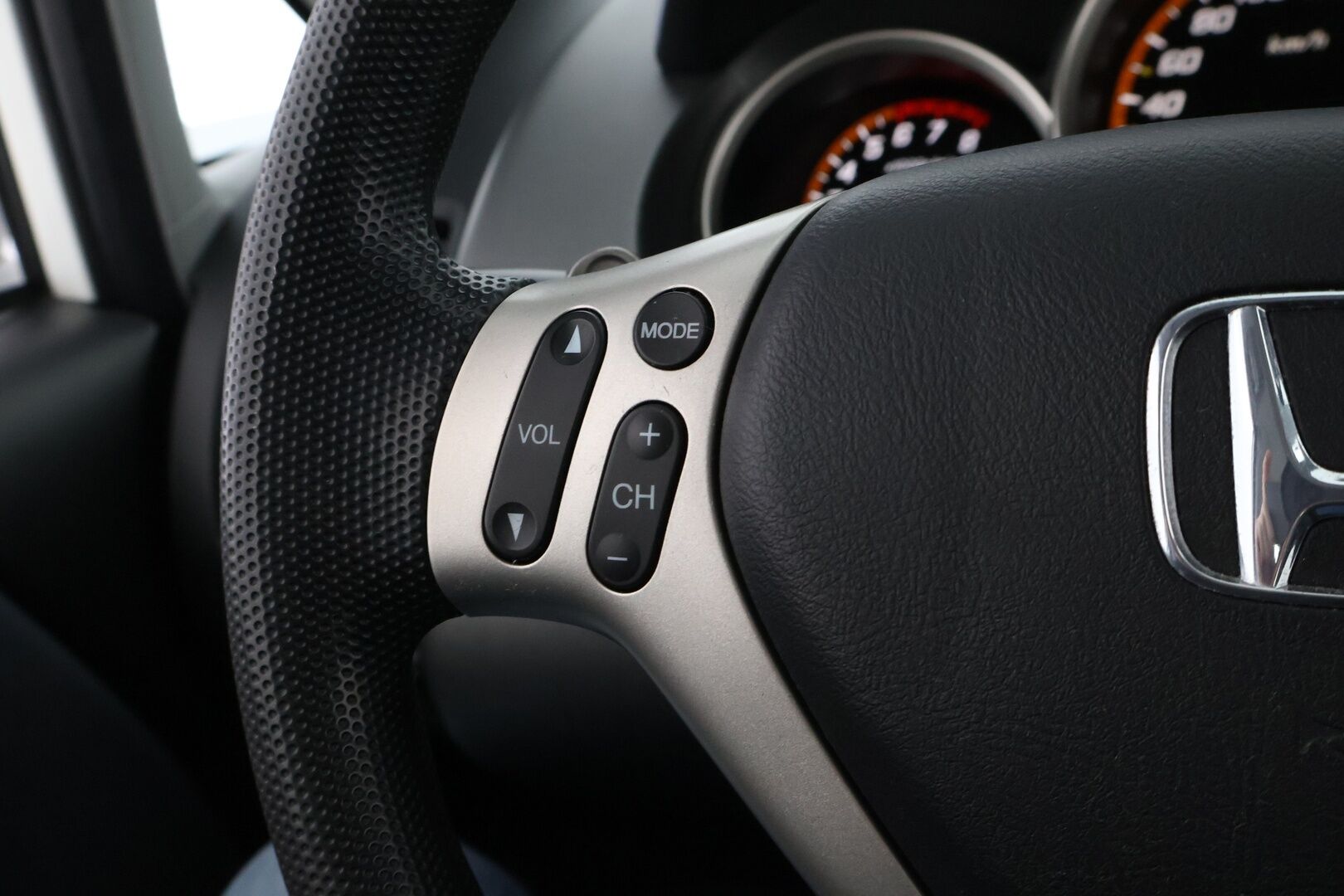 Honda Jazz 2008 5D 1,4i LS CVT AT * Suomiauto / Lohko & Sisäpistoke / Ilmastointi / 2x Fiksut renkaat! - Juuri tullut Tampereelle! - HULLUT JOULUT KORKOTARJOUS 2,49% 