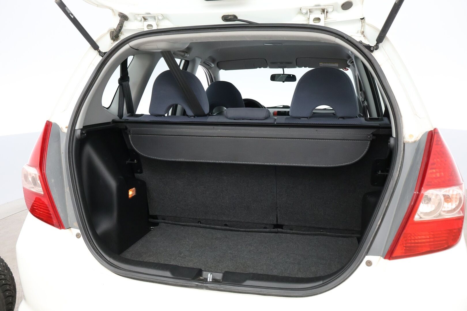 Honda Jazz 2008 5D 1,4i LS CVT AT * Suomiauto / Lohko & Sisäpistoke / Ilmastointi / 2x Fiksut renkaat! - Juuri tullut Tampereelle! - HULLUT JOULUT KORKOTARJOUS 2,49% 