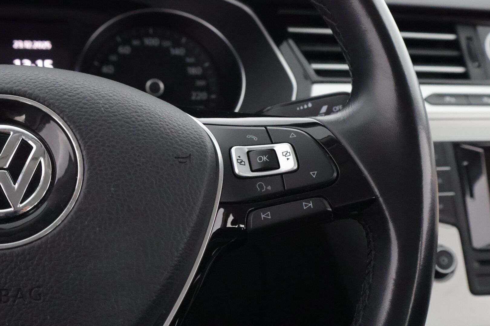 Volkswagen Passat 2017 Sedan Comfortline 1,4 TSI 92 kW (125 hv) DSG-automaatti * Lohko & Sisäpistoke / Ergocomfort / LED / Peruutustutkat / Vakkari