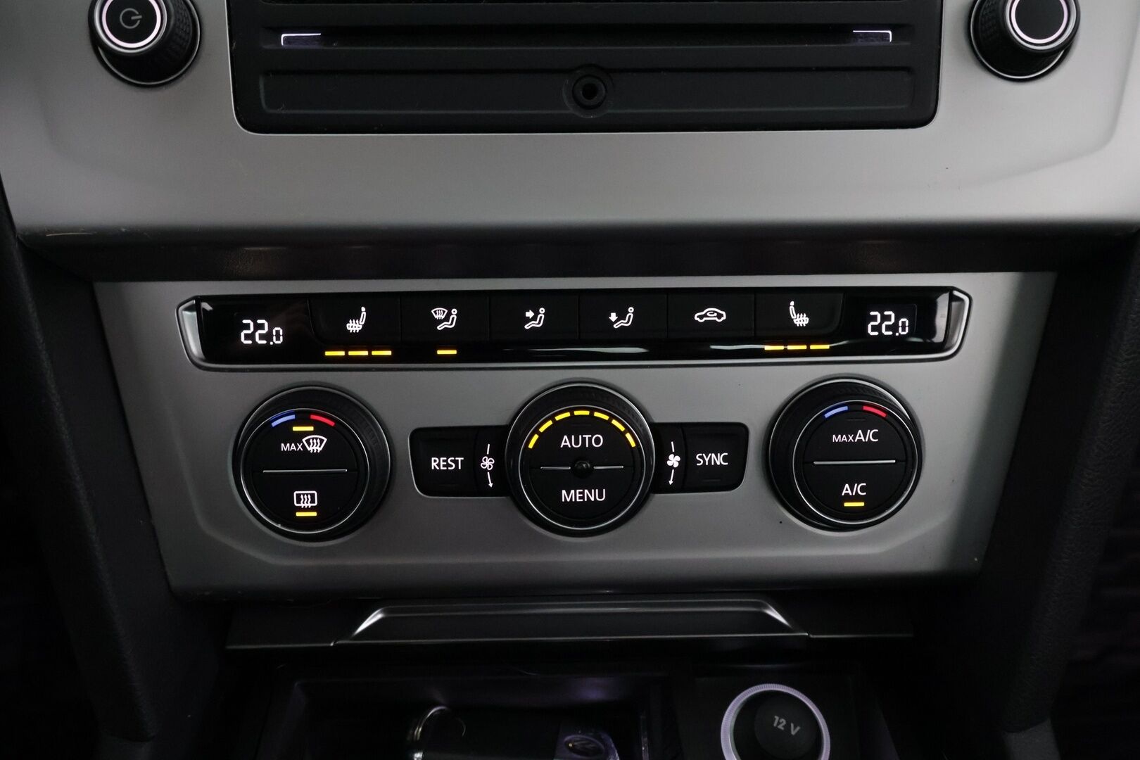 Volkswagen Passat 2017 Sedan Comfortline 1,4 TSI 92 kW (125 hv) DSG-automaatti * Lohko & Sisäpistoke / Ergocomfort / LED / Peruutustutkat / Vakkari