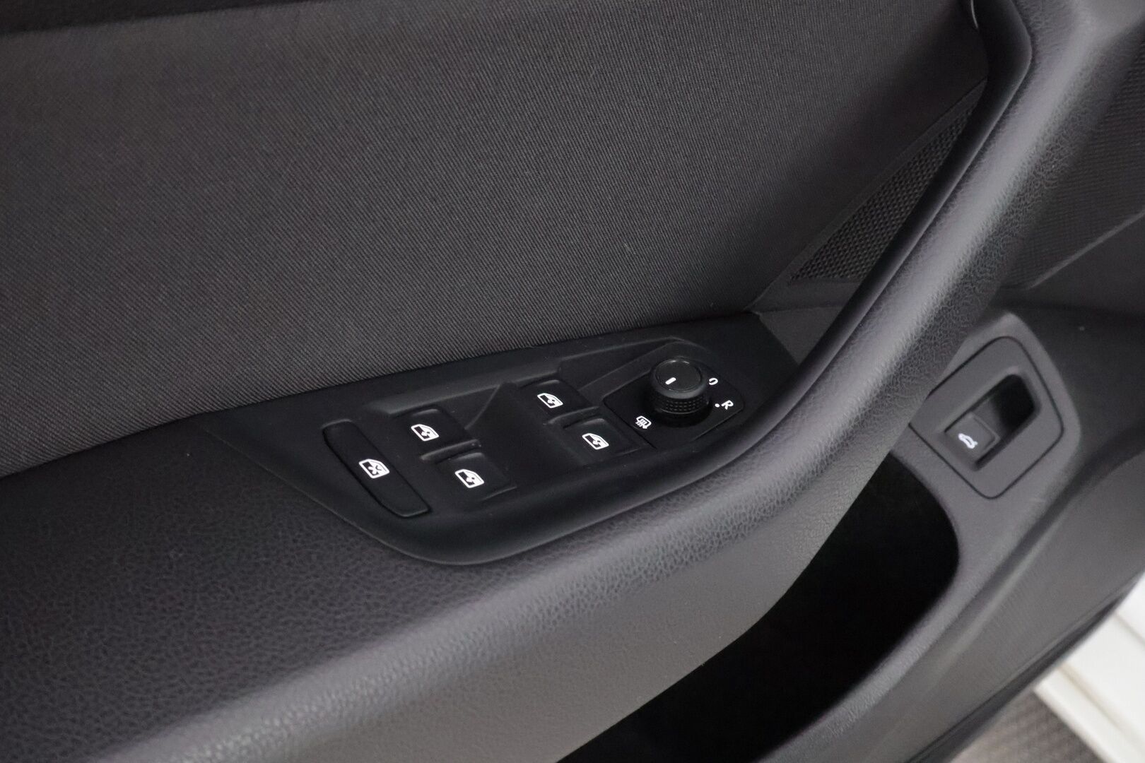 Volkswagen Passat 2017 Sedan Comfortline 1,4 TSI 92 kW (125 hv) DSG-automaatti * Lohko & Sisäpistoke / Ergocomfort / LED / Peruutustutkat / Vakkari