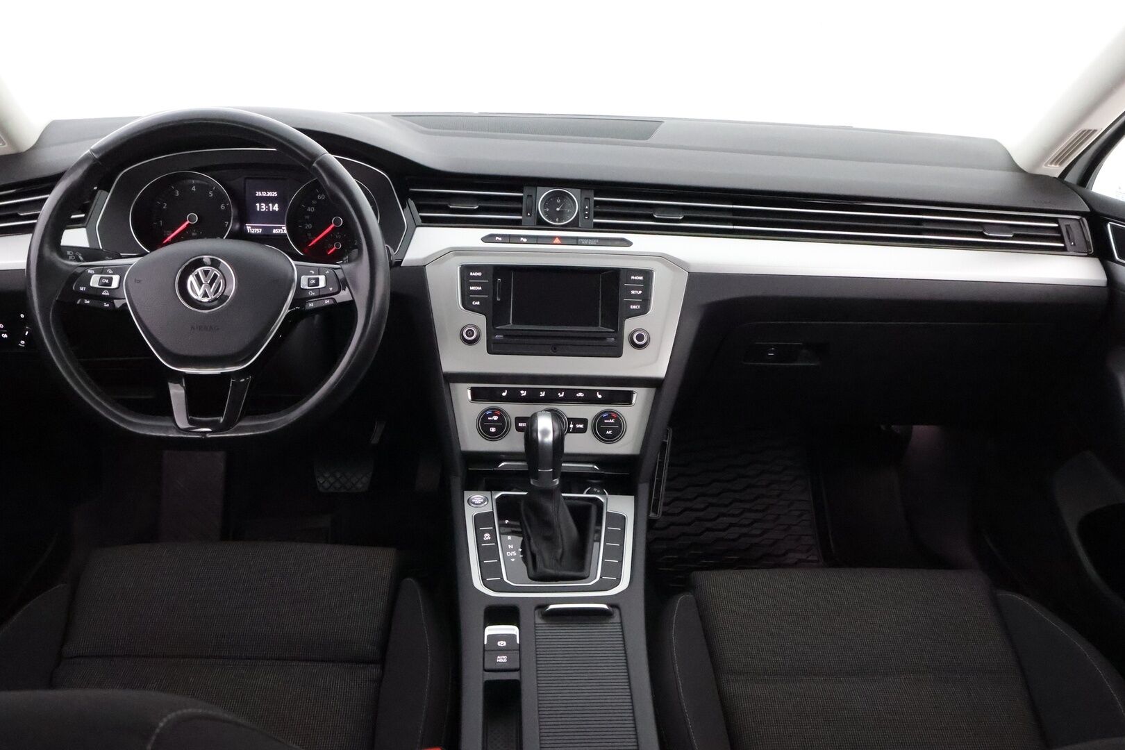 Volkswagen Passat 2017 Sedan Comfortline 1,4 TSI 92 kW (125 hv) DSG-automaatti * Lohko & Sisäpistoke / Ergocomfort / LED / Peruutustutkat / Vakkari