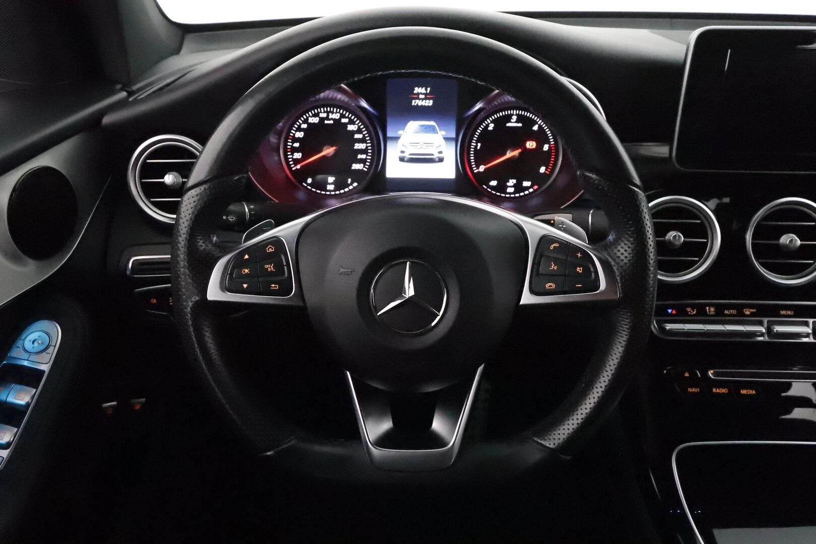 Mercedes-Benz GLC 2017 220 d Coupé 4Matic A Premium Business AMG - Suomiauto / Peruutuskamera / Nahka-Alcantara / Vetokoukku / ILS LED / 2x Hyvät renkaat aluvantein!