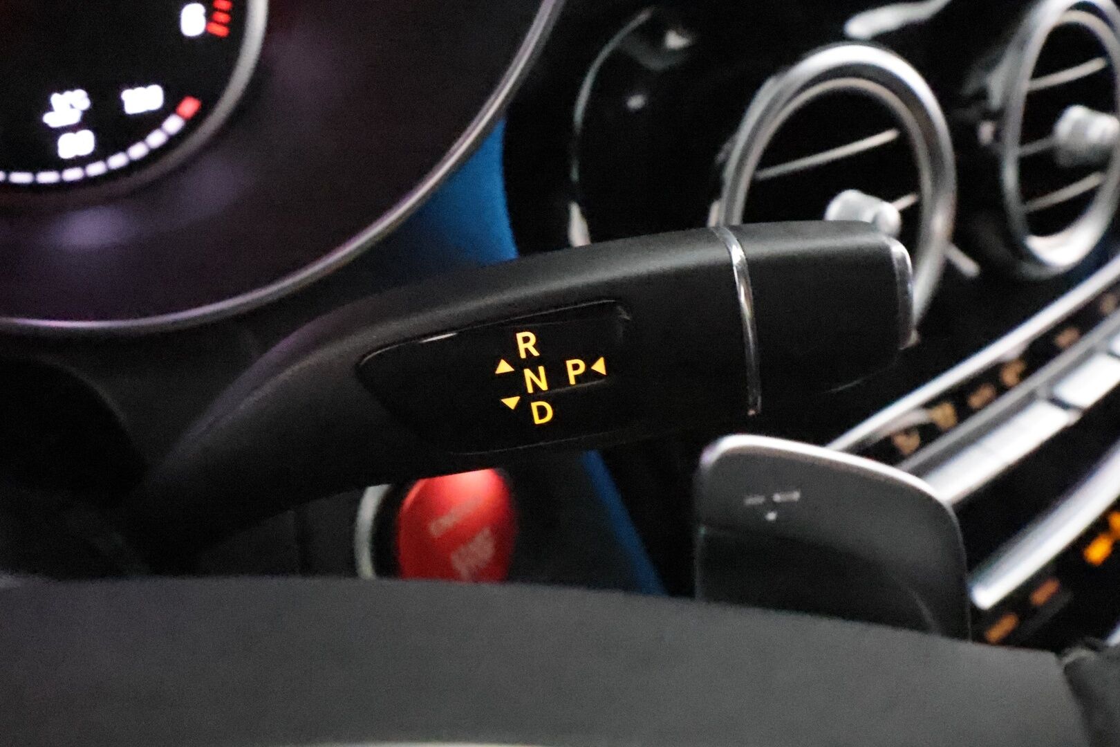 Mercedes-Benz GLC 2017 220 d Coupé 4Matic A Premium Business AMG - Suomiauto / Peruutuskamera / Nahka-Alcantara / Vetokoukku / ILS LED / 2x Hyvät renkaat aluvantein!