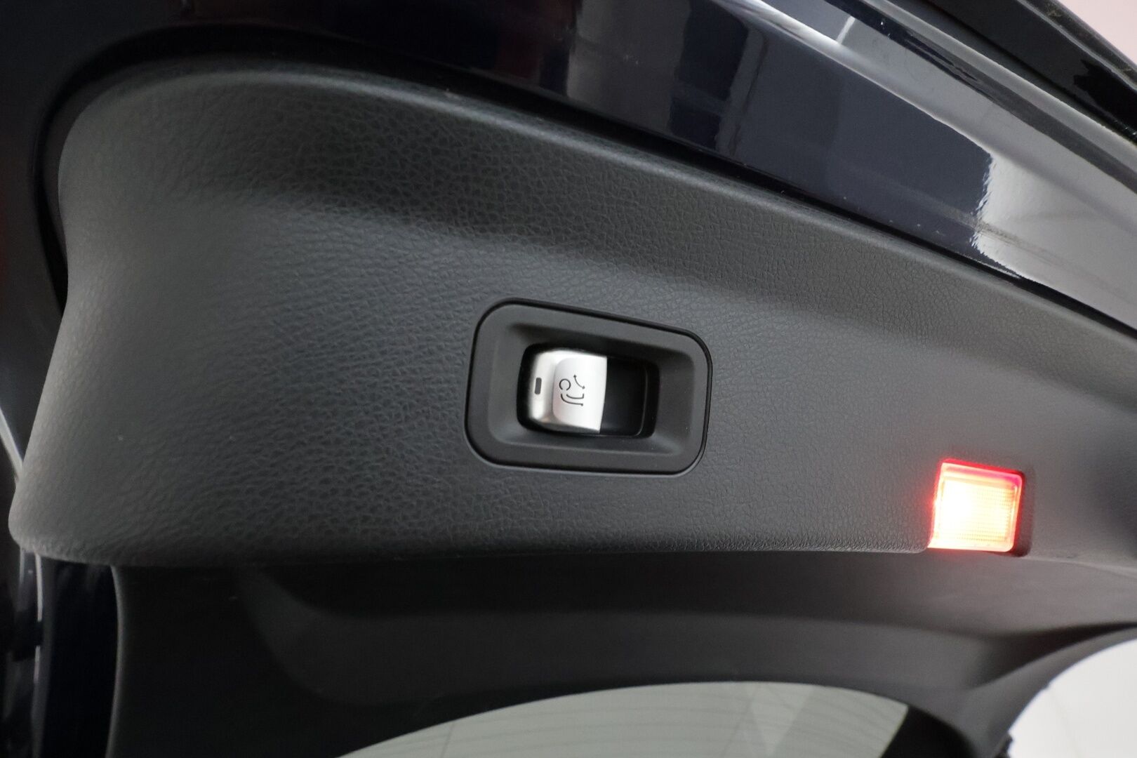 Mercedes-Benz GLC 2017 220 d Coupé 4Matic A Premium Business AMG - Suomiauto / Peruutuskamera / Nahka-Alcantara / Vetokoukku / ILS LED / 2x Hyvät renkaat aluvantein!