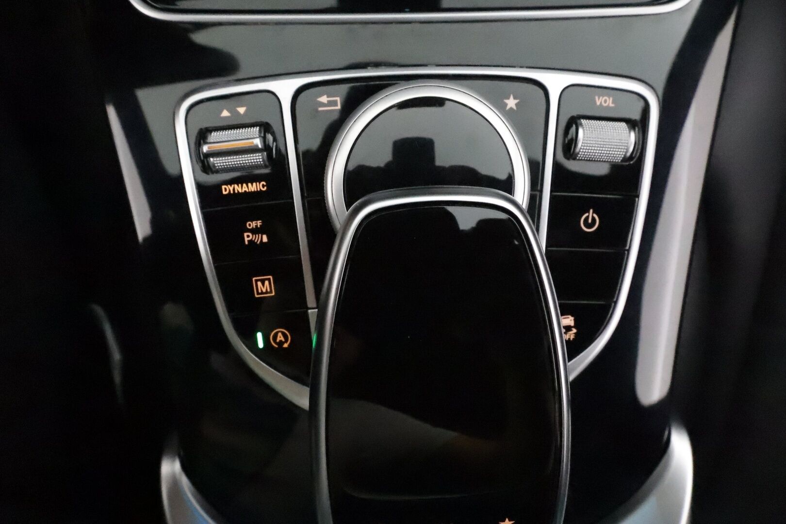 Mercedes-Benz GLC 2017 220 d Coupé 4Matic A Premium Business AMG - Suomiauto / Peruutuskamera / Nahka-Alcantara / Vetokoukku / ILS LED / 2x Hyvät renkaat aluvantein!