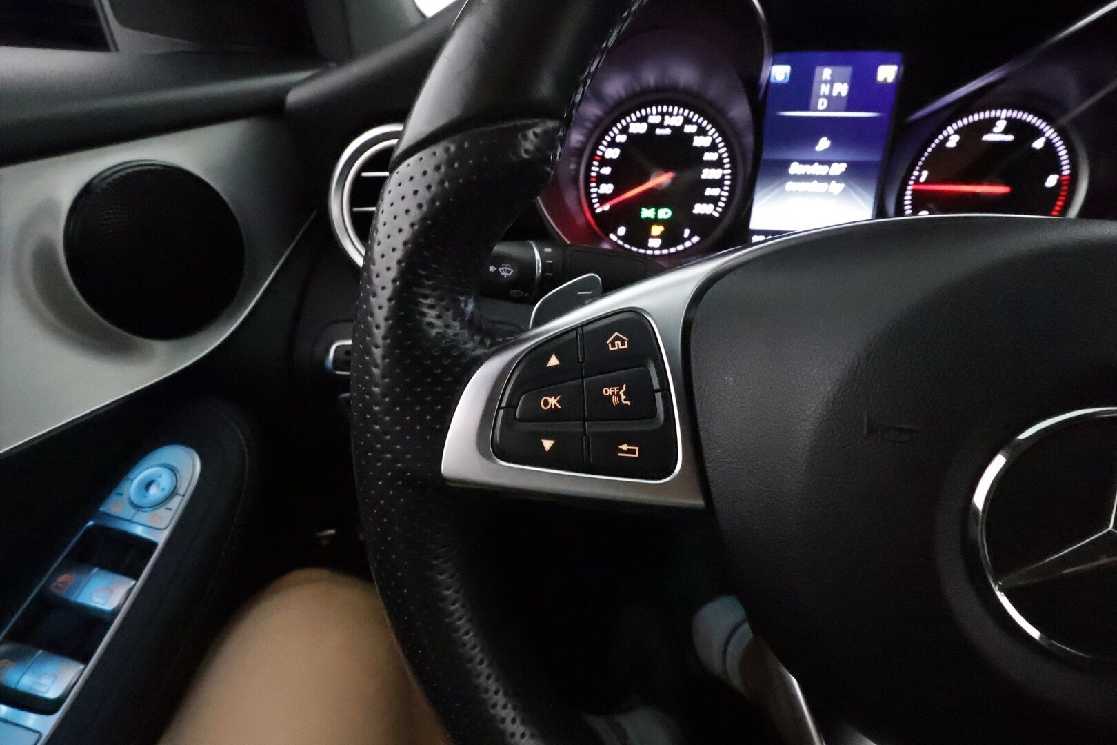 Mercedes-Benz GLC 2017 220 d Coupé 4Matic A Premium Business AMG - Suomiauto / Peruutuskamera / Nahka-Alcantara / Vetokoukku / ILS LED / 2x Hyvät renkaat aluvantein!