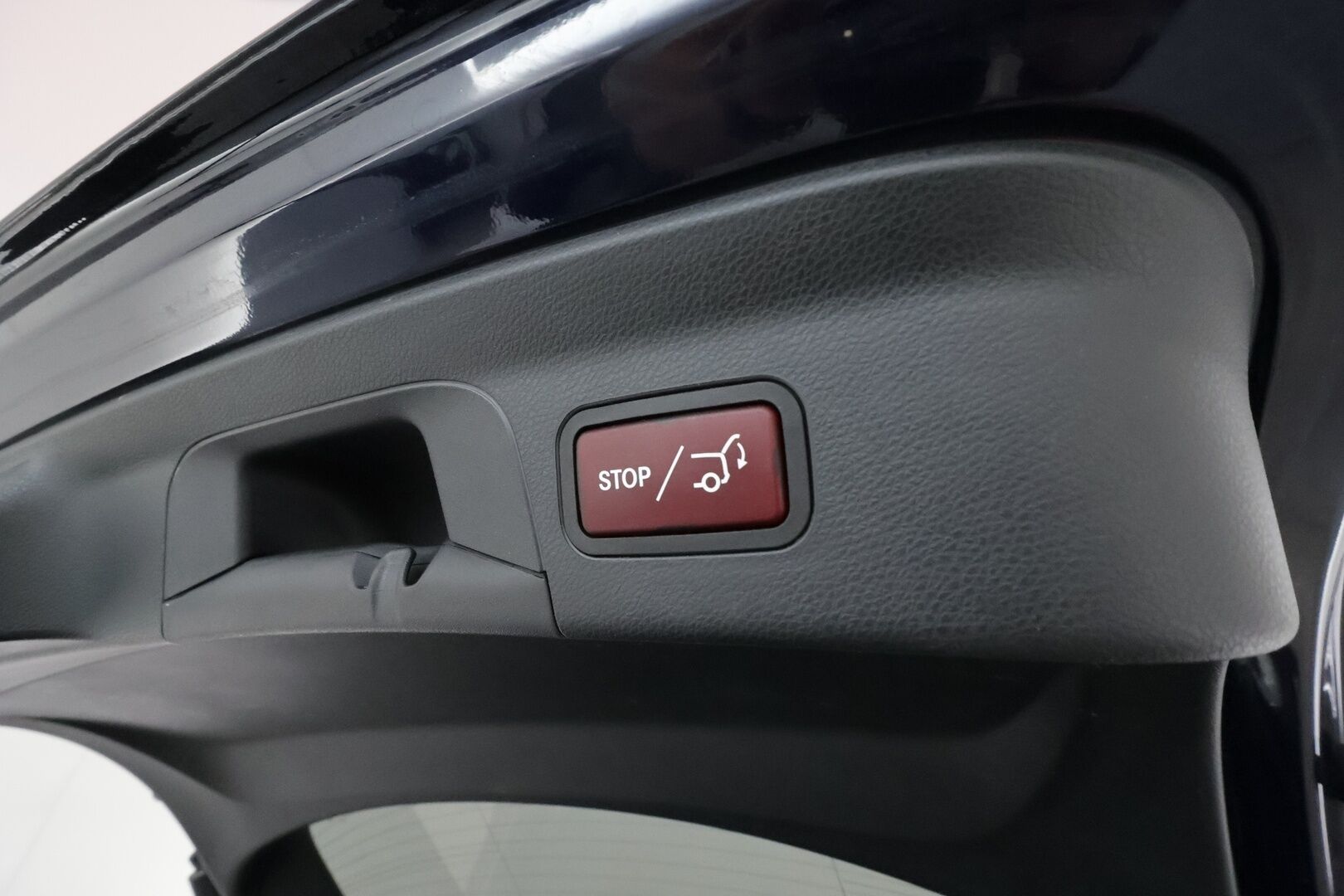 Mercedes-Benz GLC 2017 220 d Coupé 4Matic A Premium Business AMG - Suomiauto / Peruutuskamera / Nahka-Alcantara / Vetokoukku / ILS LED / 2x Hyvät renkaat aluvantein!