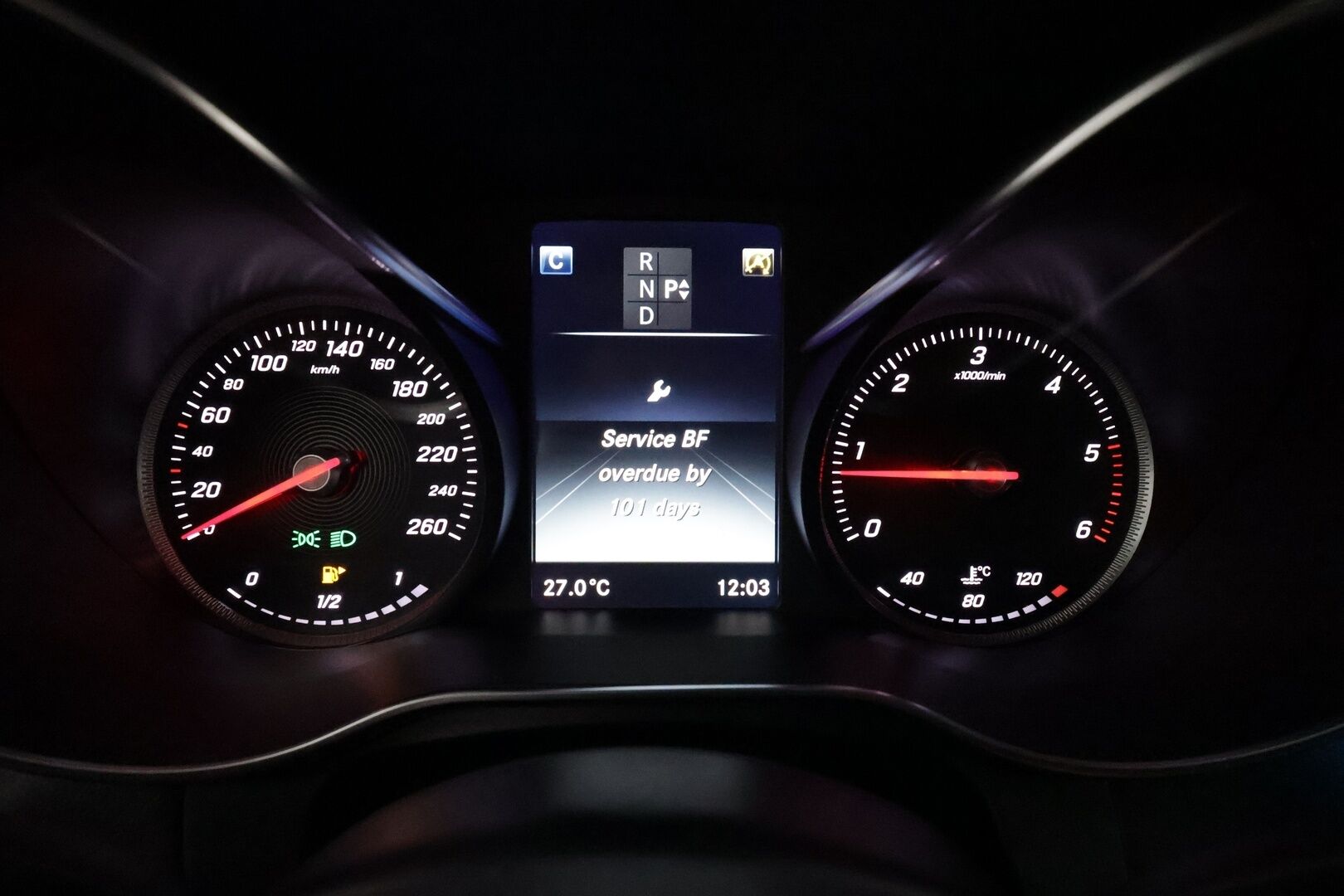 Mercedes-Benz GLC 2017 220 d Coupé 4Matic A Premium Business AMG - Suomiauto / Peruutuskamera / Nahka-Alcantara / Vetokoukku / ILS LED / 2x Hyvät renkaat aluvantein!