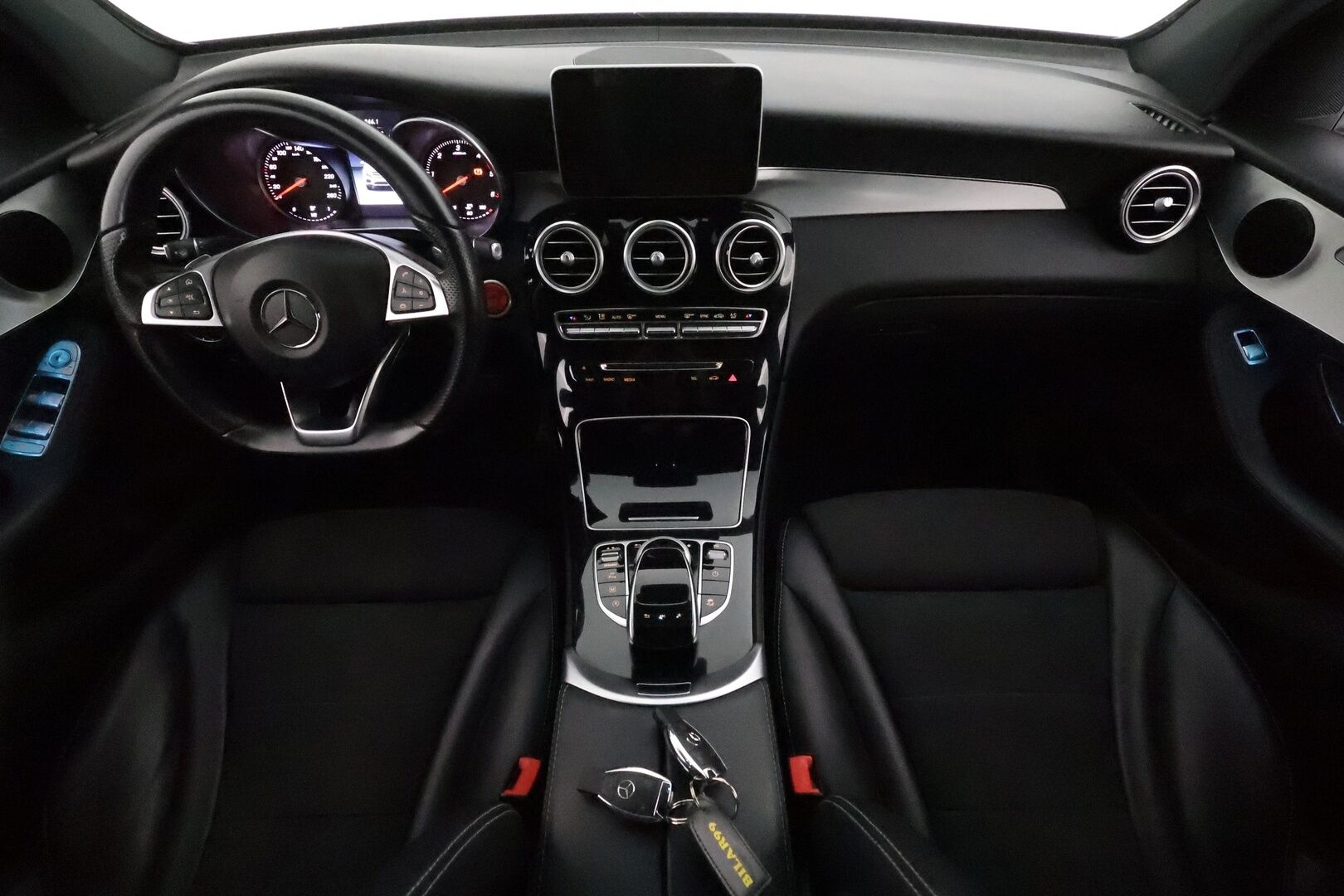 Mercedes-Benz GLC 2017 220 d Coupé 4Matic A Premium Business AMG - Suomiauto / Peruutuskamera / Nahka-Alcantara / Vetokoukku / ILS LED / 2x Hyvät renkaat aluvantein!