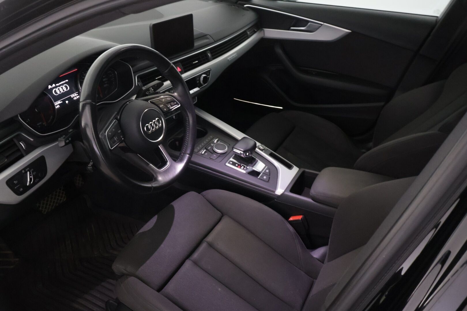 Audi A4 2016 2,0 TDI 140 kW quattro S tronic - YritysOutlet - Myydään vain yrityksille - – Tämä auto myydään YritysOutlet -valikoimasta vain yritykselle