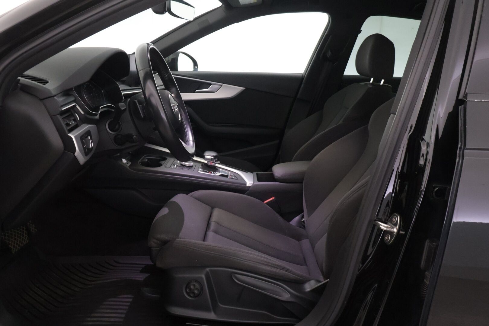 Audi A4 2016 2,0 TDI 140 kW quattro S tronic - YritysOutlet - Myydään vain yrityksille - – Tämä auto myydään YritysOutlet -valikoimasta vain yritykselle