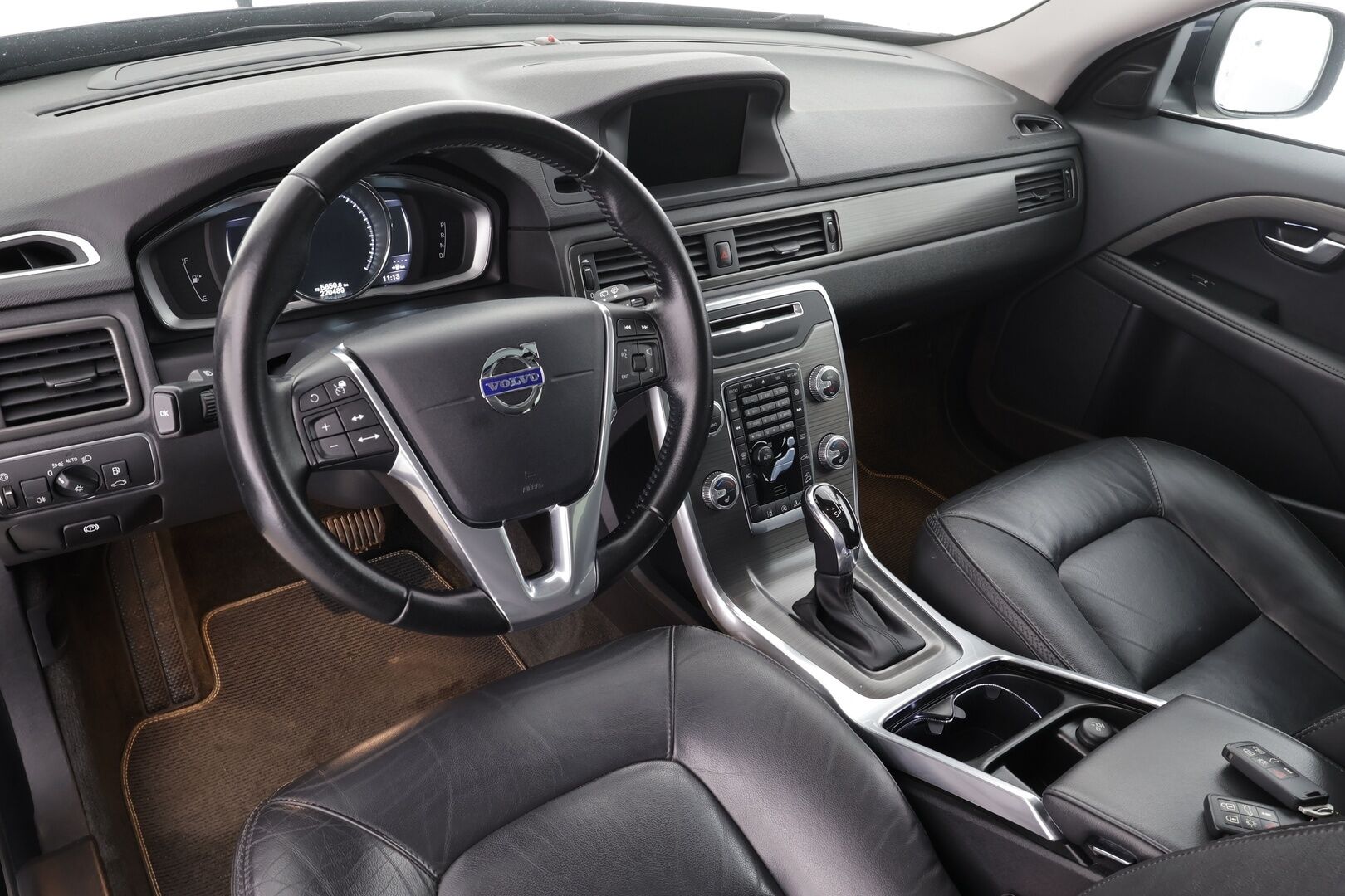 Volvo XC70 2016 D4 AWD Classic Summum aut * ACC / P.tutkat / Navi / Aktiiv.Xenon / Webasto / Koukku / Sähköluukku / KeylessGo / Muistipenkki * - Lasikattoluukku / Kahdet renkaat aluvanteilla