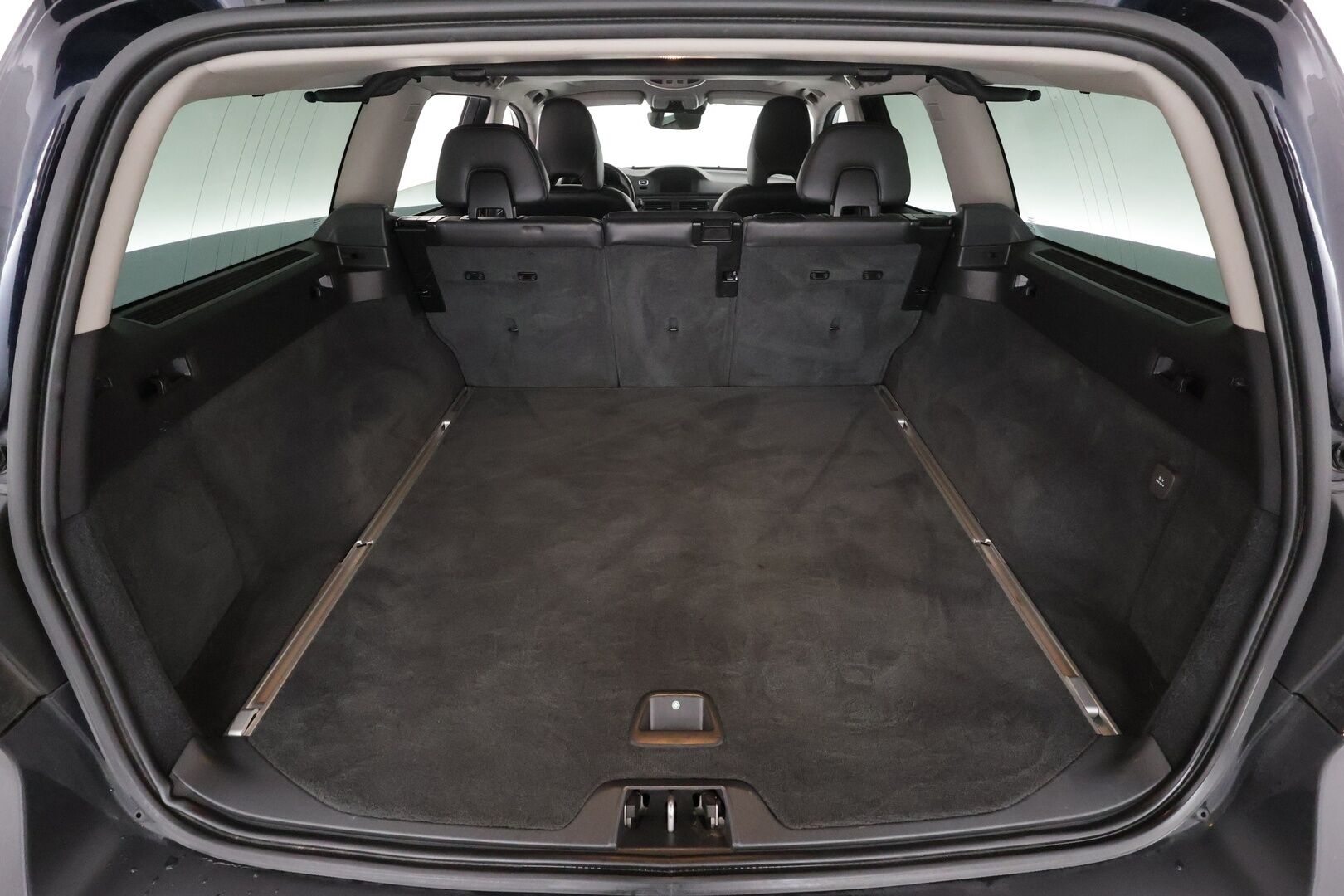 Volvo XC70 2016 D4 AWD Classic Summum aut * ACC / P.tutkat / Navi / Aktiiv.Xenon / Webasto / Koukku / Sähköluukku / KeylessGo / Muistipenkki * - Lasikattoluukku / Kahdet renkaat aluvanteilla