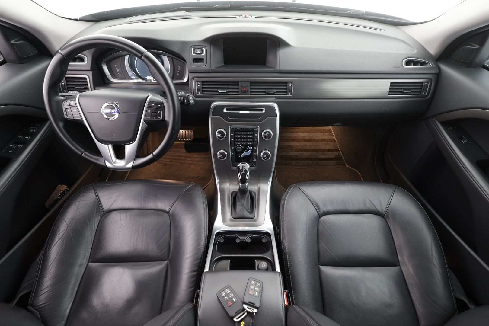 Volvo XC70 2016 D4 AWD Classic Summum aut * ACC / P.tutkat / Navi / Aktiiv.Xenon / Webasto / Koukku / Sähköluukku / KeylessGo / Muistipenkki * - Lasikattoluukku / Kahdet renkaat aluvanteilla