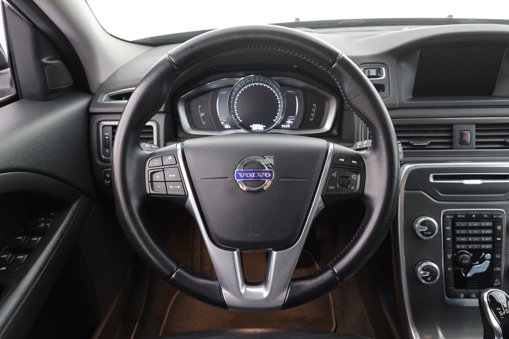 Volvo XC70 2016 D4 AWD Classic Summum aut * ACC / P.tutkat / Navi / Aktiiv.Xenon / Webasto / Koukku / Sähköluukku / KeylessGo / Muistipenkki * - Lasikattoluukku / Kahdet renkaat aluvanteilla