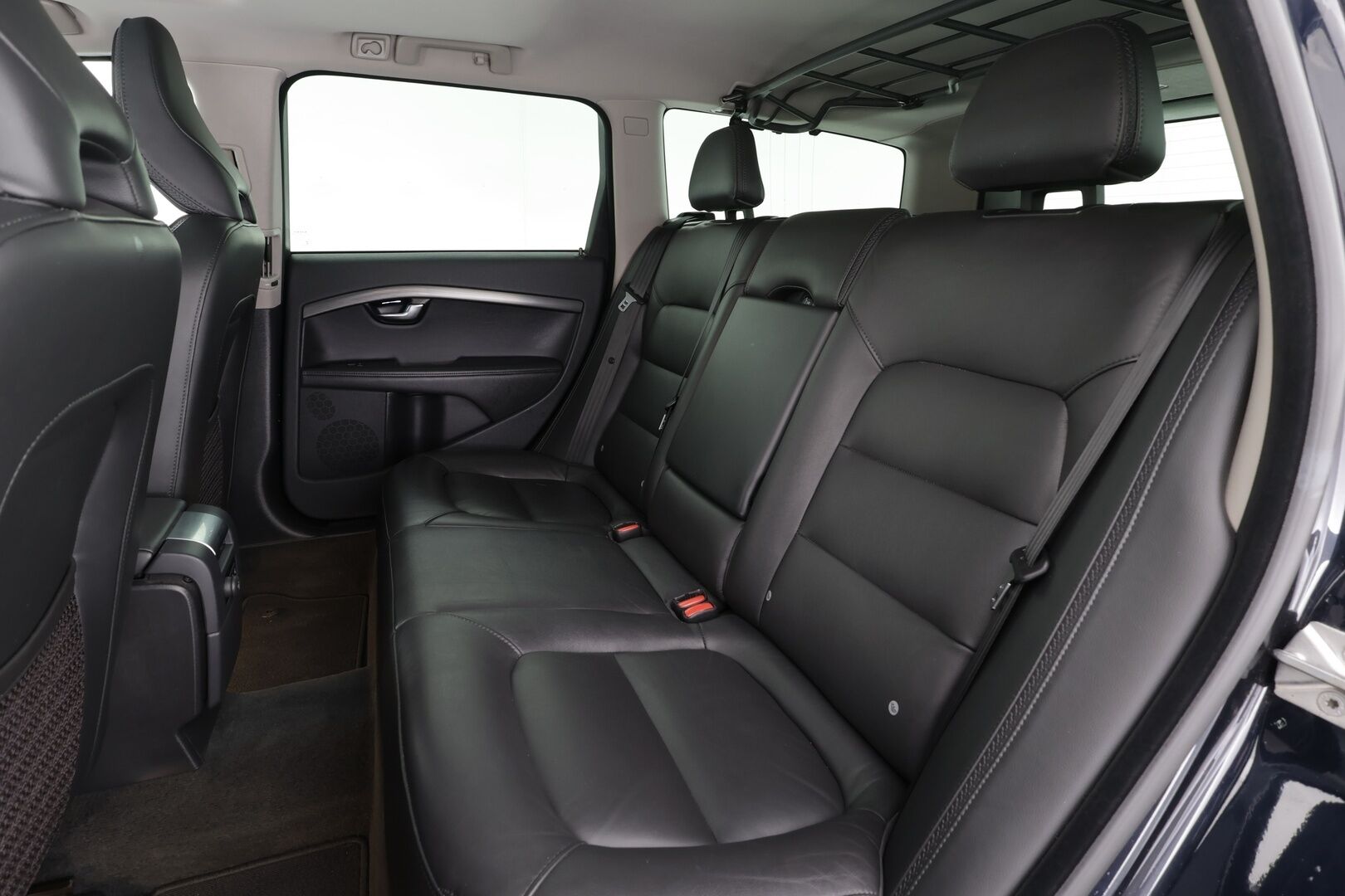 Volvo XC70 2016 D4 AWD Classic Summum aut * ACC / P.tutkat / Navi / Aktiiv.Xenon / Webasto / Koukku / Sähköluukku / KeylessGo / Muistipenkki * - Lasikattoluukku / Kahdet renkaat aluvanteilla