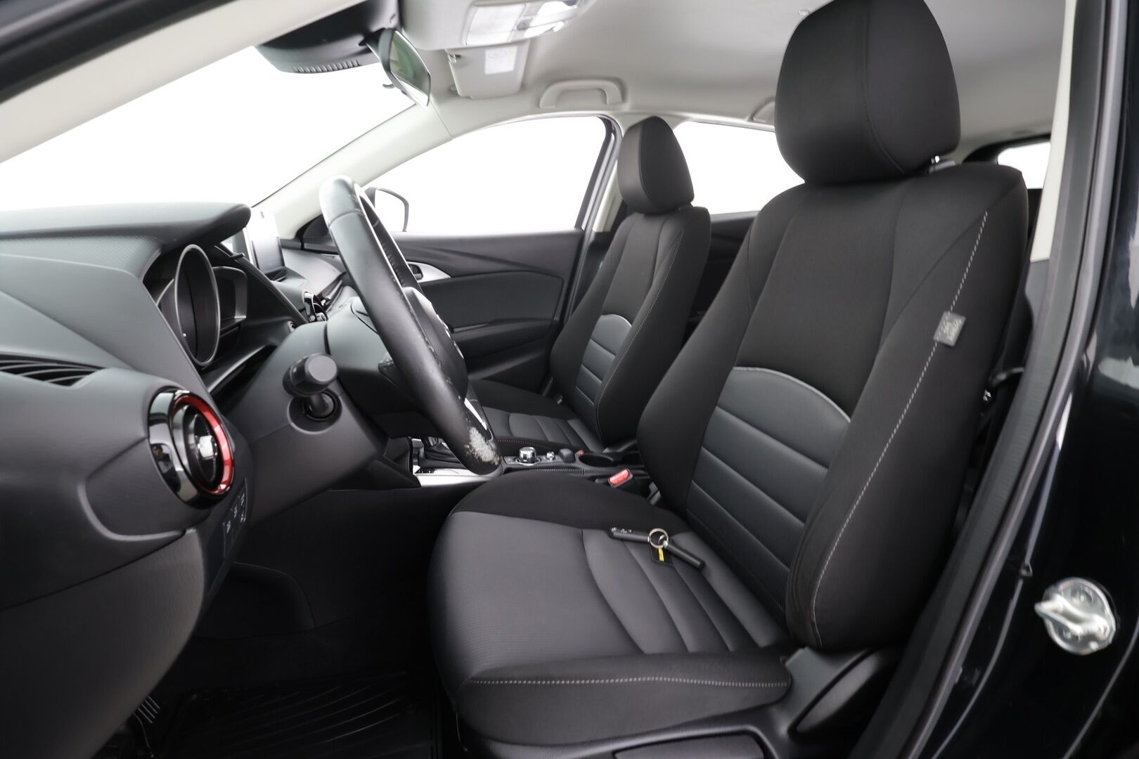 Mazda CX-3 2017 2,0 (150) SKYACTIV-G Premium Plus 6AT AWD * Vakkari / P.tutka / LED / Lohko+Sisä * - Suomi-auto / Kahdet renkaat aluvanteilla