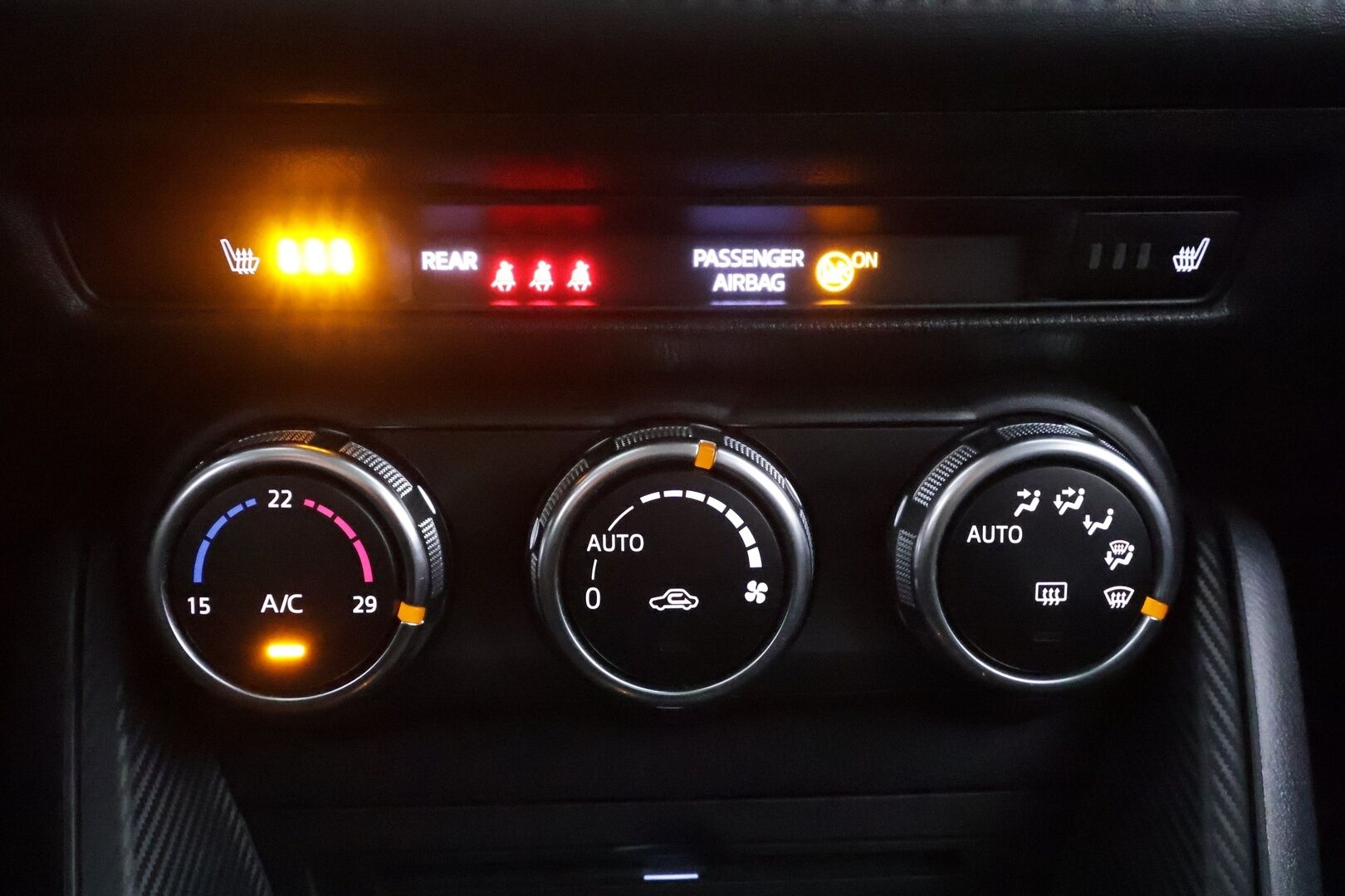 Mazda CX-3 2017 2,0 (150) SKYACTIV-G Premium Plus 6AT AWD * Vakkari / P.tutka / LED / Lohko+Sisä * - Suomi-auto / Kahdet renkaat aluvanteilla