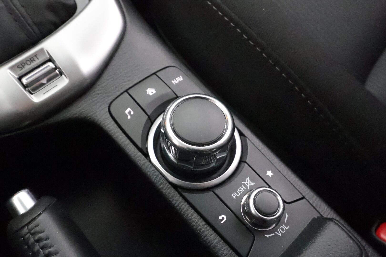 Mazda CX-3 2017 2,0 (150) SKYACTIV-G Premium Plus 6AT AWD * Vakkari / P.tutka / LED / Lohko+Sisä * - Suomi-auto / Kahdet renkaat aluvanteilla