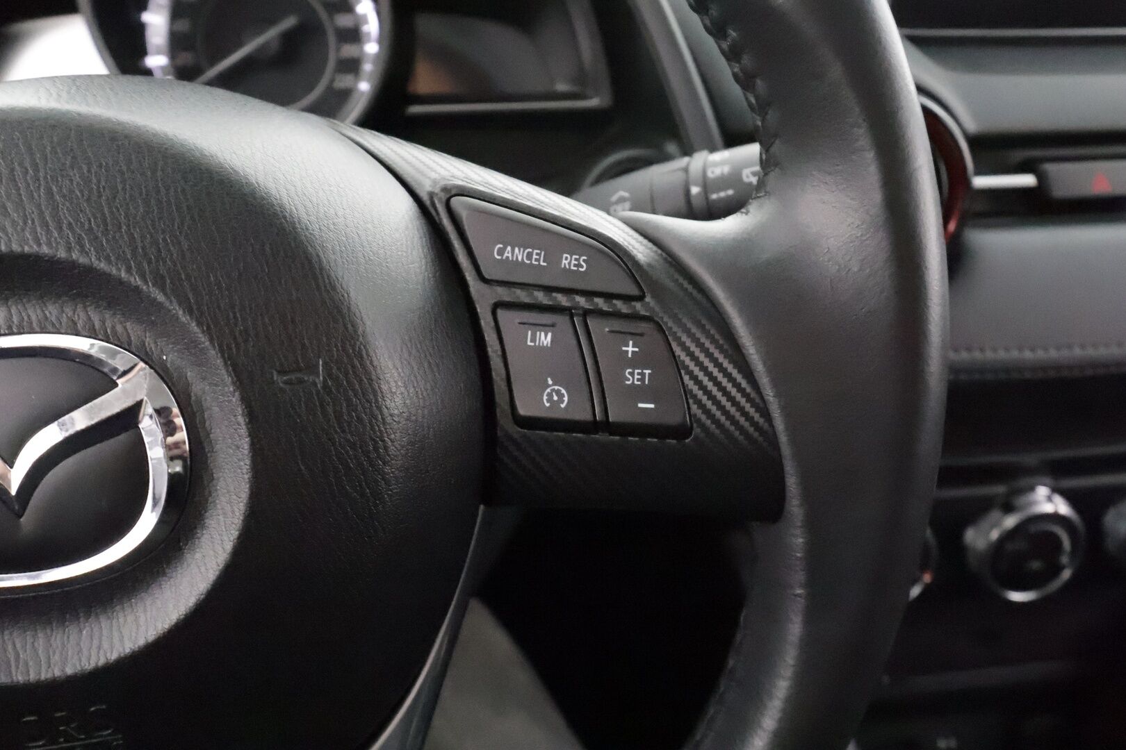 Mazda CX-3 2017 2,0 (150) SKYACTIV-G Premium Plus 6AT AWD * Vakkari / P.tutka / LED / Lohko+Sisä * - Suomi-auto / Kahdet renkaat aluvanteilla