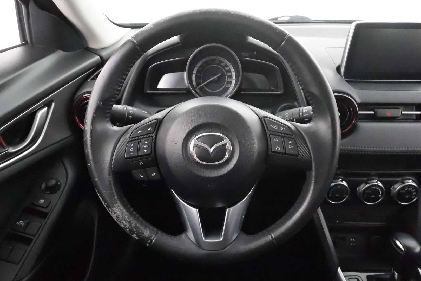 Mazda CX-3 2017 2,0 (150) SKYACTIV-G Premium Plus 6AT AWD * Vakkari / P.tutka / LED / Lohko+Sisä * - Suomi-auto / Kahdet renkaat aluvanteilla