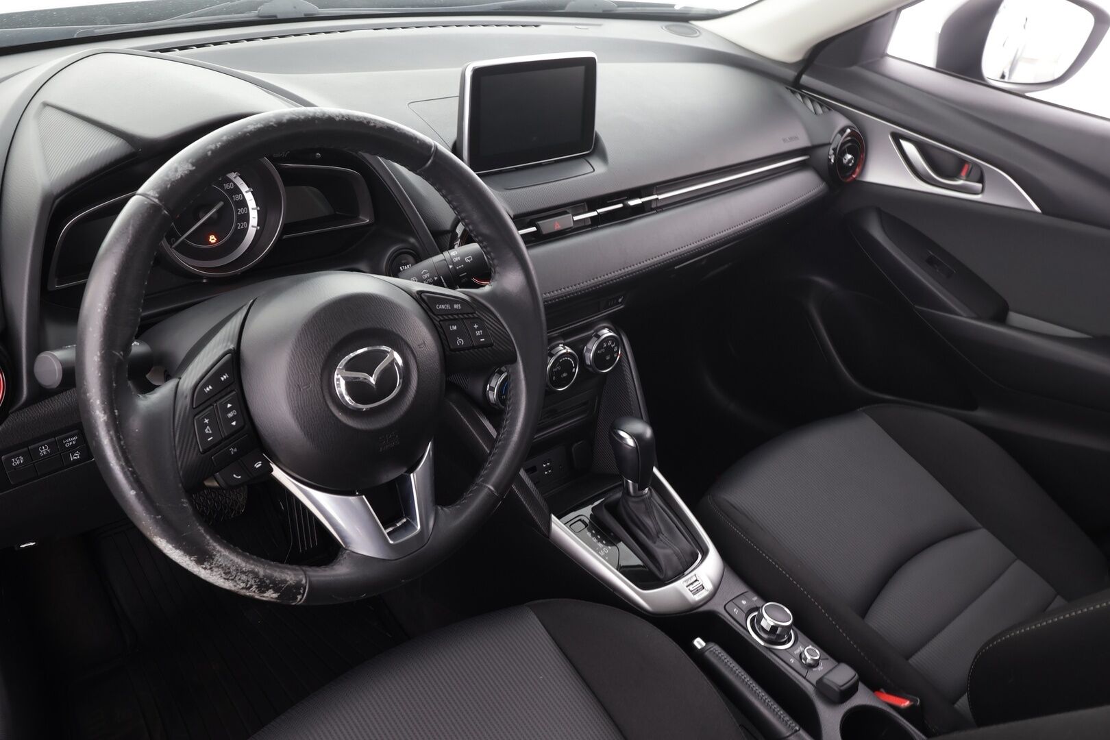 Mazda CX-3 2017 2,0 (150) SKYACTIV-G Premium Plus 6AT AWD * Vakkari / P.tutka / LED / Lohko+Sisä * - Suomi-auto / Kahdet renkaat aluvanteilla