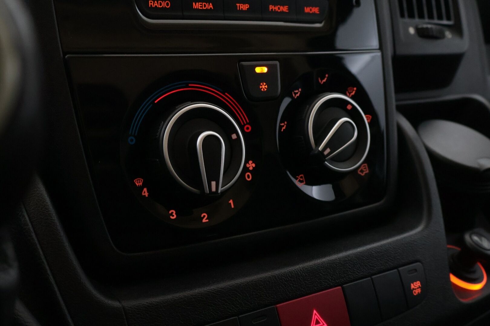 Fiat Ducato 2018 2,3 Multijet 130 10m3 (H1L2) *Webasto / P. Kamera / Karjarauta / Vetokoukku / Ilmastointi* - EI ADBLUE! / Suomi-auto / Juuri katsastettu! / Uudehkot Continental nasta renkaat / Kattava huoltohistoria / Metalliväri