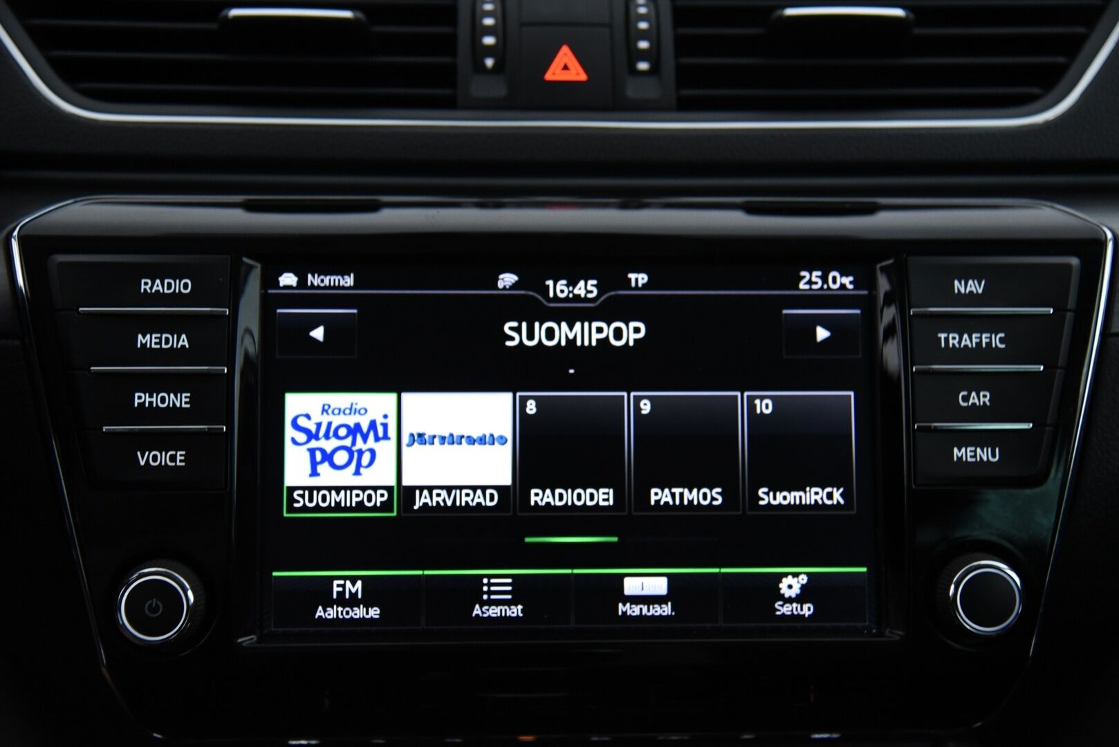 Skoda Superb 2016 Combi 2,0 TDI 150 Style DSG Autom. - Style-varusteet / Canton / Adapt. Vakkari / Koukku / Webasto /  Puolinahkasisusta 