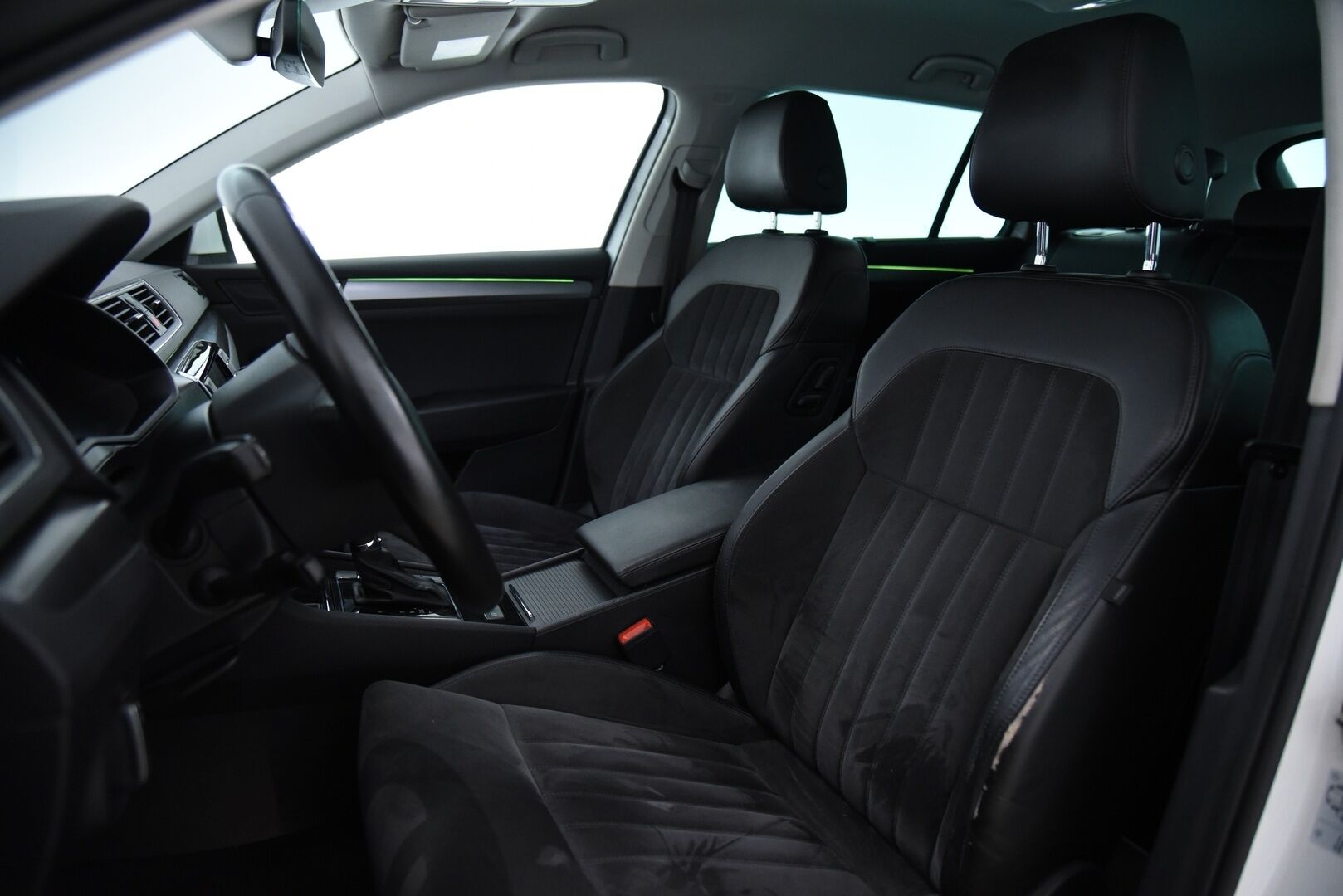Skoda Superb 2016 Combi 2,0 TDI 150 Style DSG Autom. - Style-varusteet / Canton / Adapt. Vakkari / Koukku / Webasto /  Puolinahkasisusta 